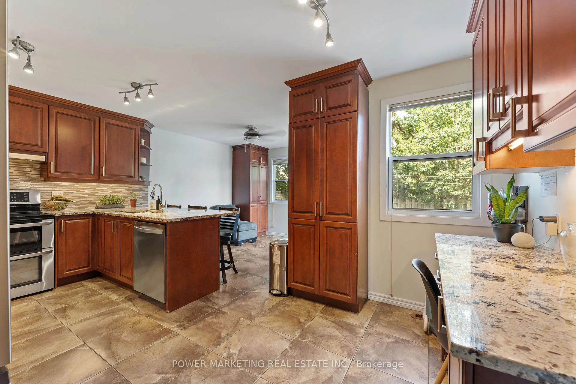 Photo 10 of 1809 Chopin Place, Ottawa, Chateauneuf — HOMEH