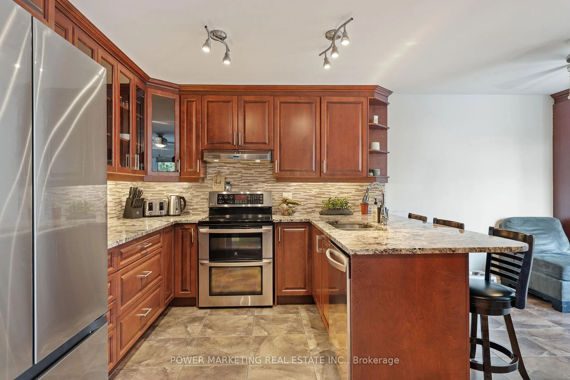 Photo 12 of 1809 Chopin Place, Ottawa, Chateauneuf — HOMEH