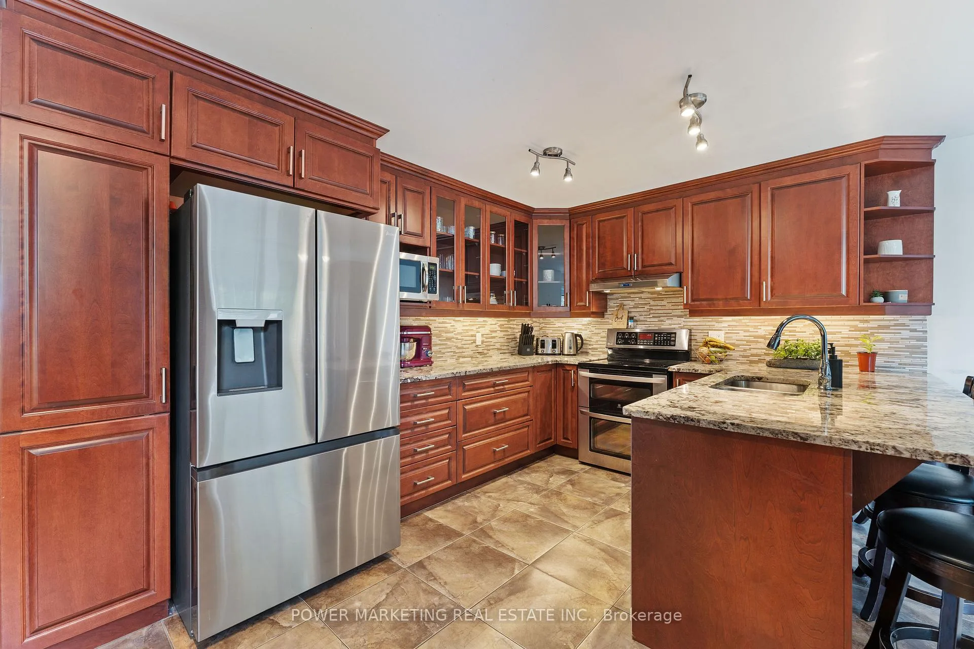 Photo 13 of 1809 Chopin Place, Ottawa, Chateauneuf — HOMEH