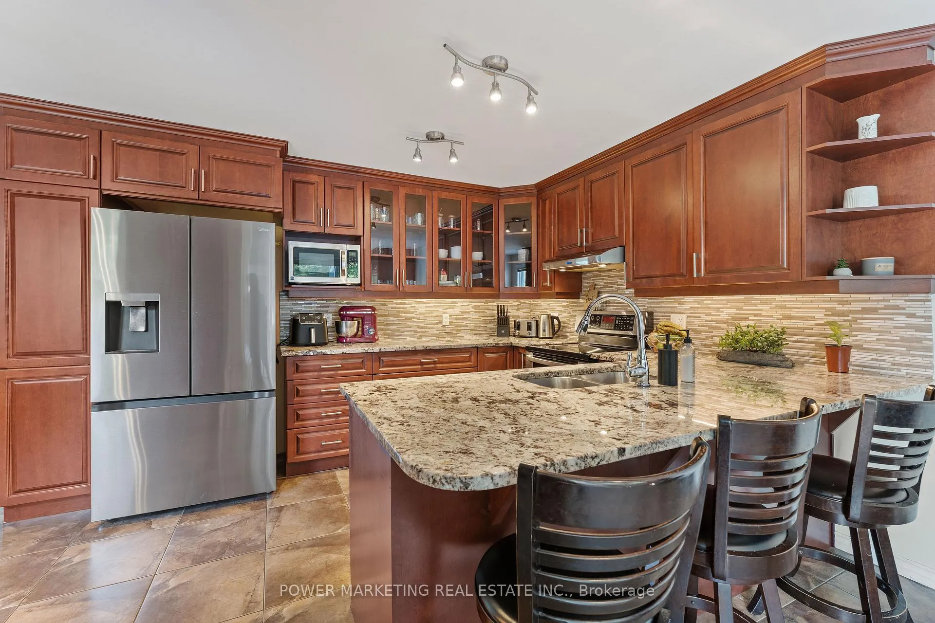 Photo 14 of 1809 Chopin Place, Ottawa, Chateauneuf — HOMEH
