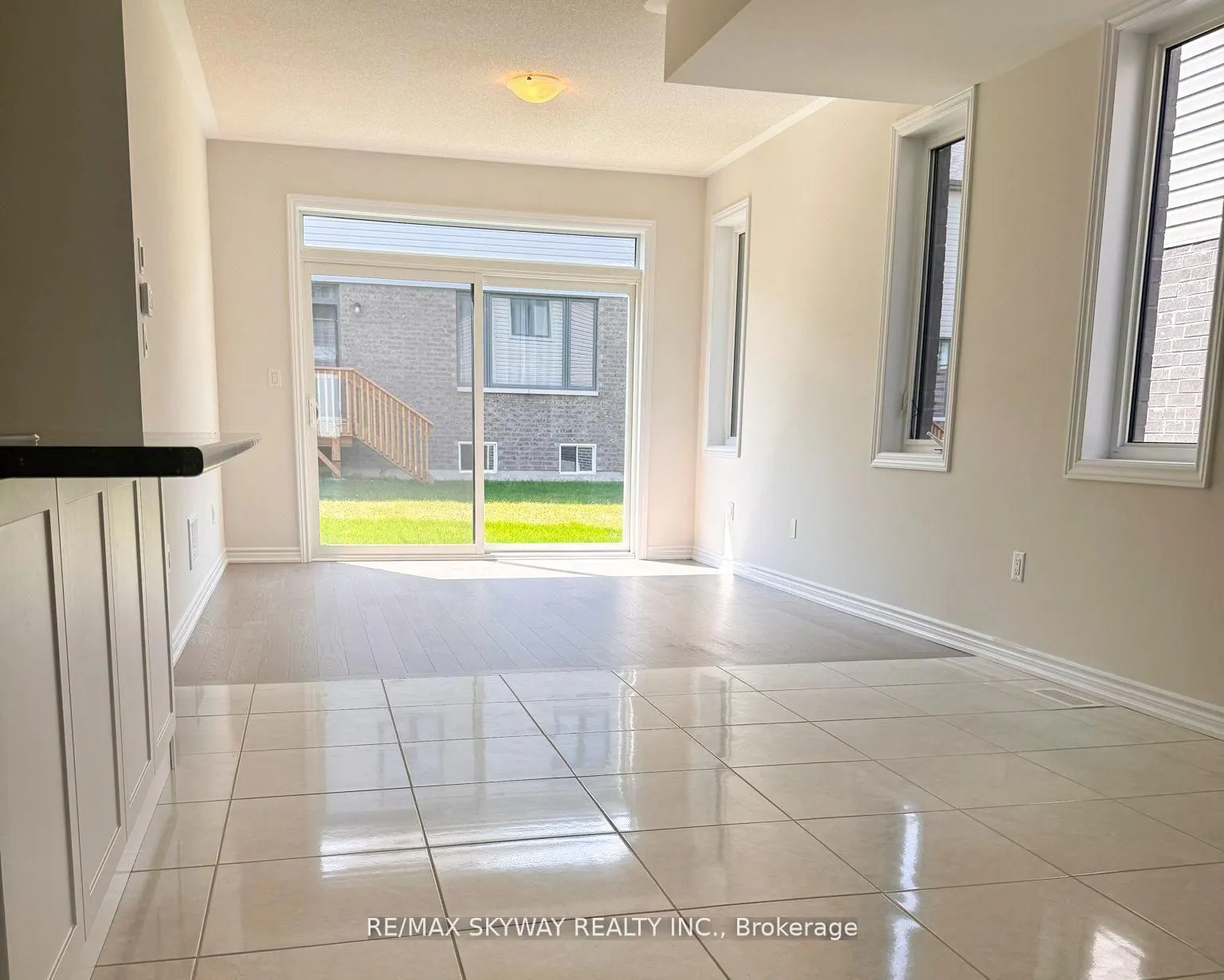 Photo 6 of Unit A, 5 Bannister Road, Barrie, Rural Barrie Southeast — HOMEH