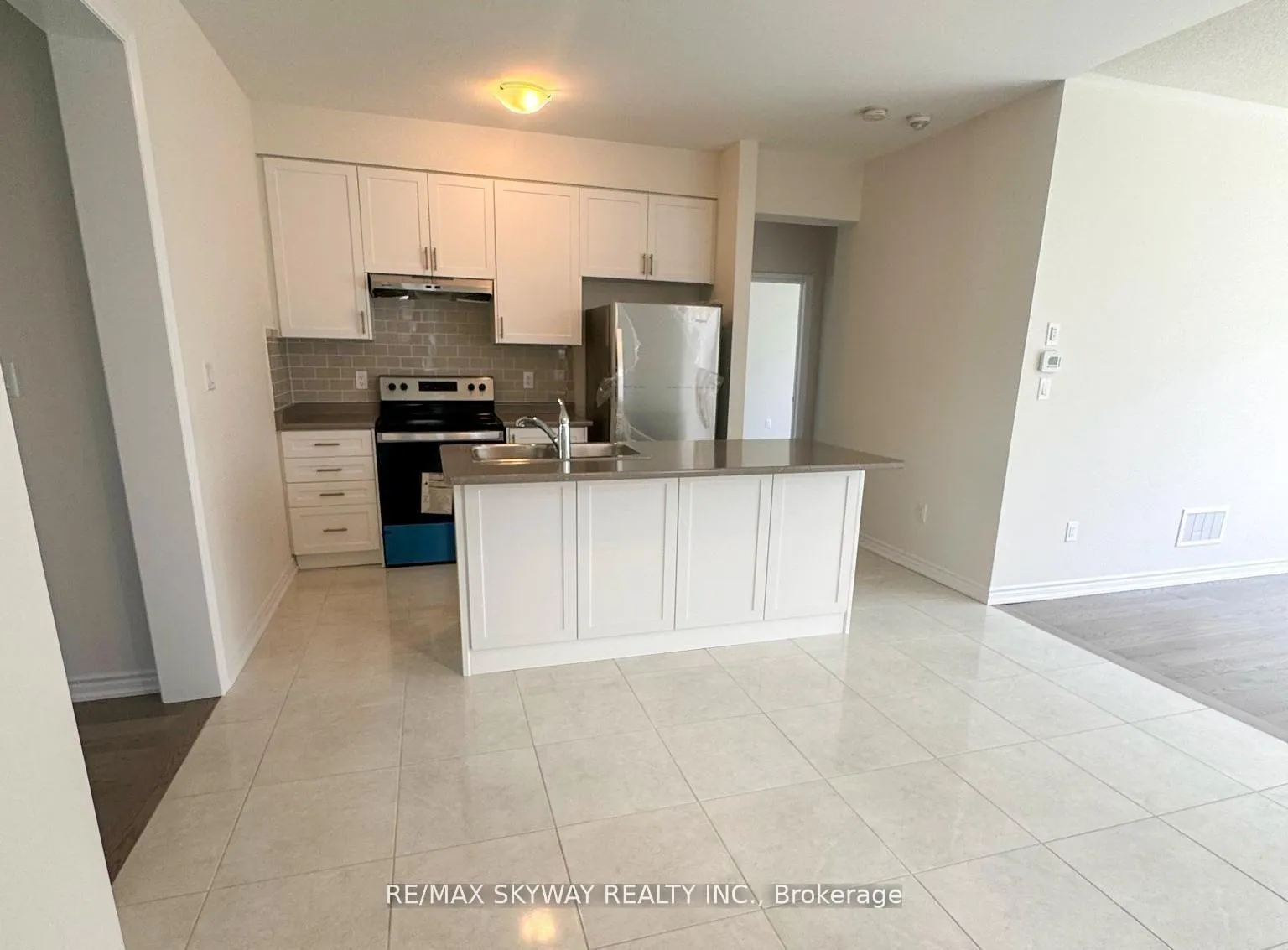 Photo 7 of Unit A, 5 Bannister Road, Barrie, Rural Barrie Southeast — HOMEH