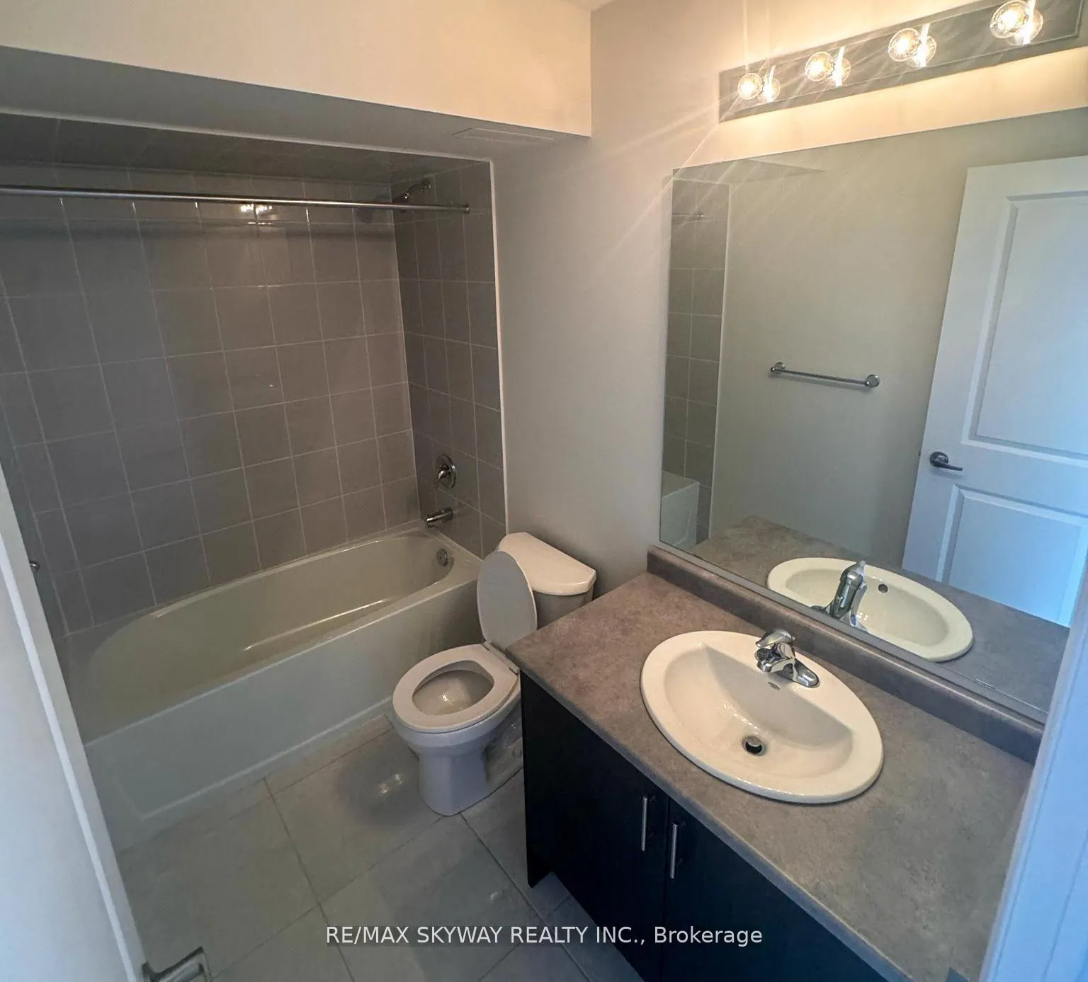 Photo 9 of Unit A, 5 Bannister Road, Barrie, Rural Barrie Southeast — HOMEH