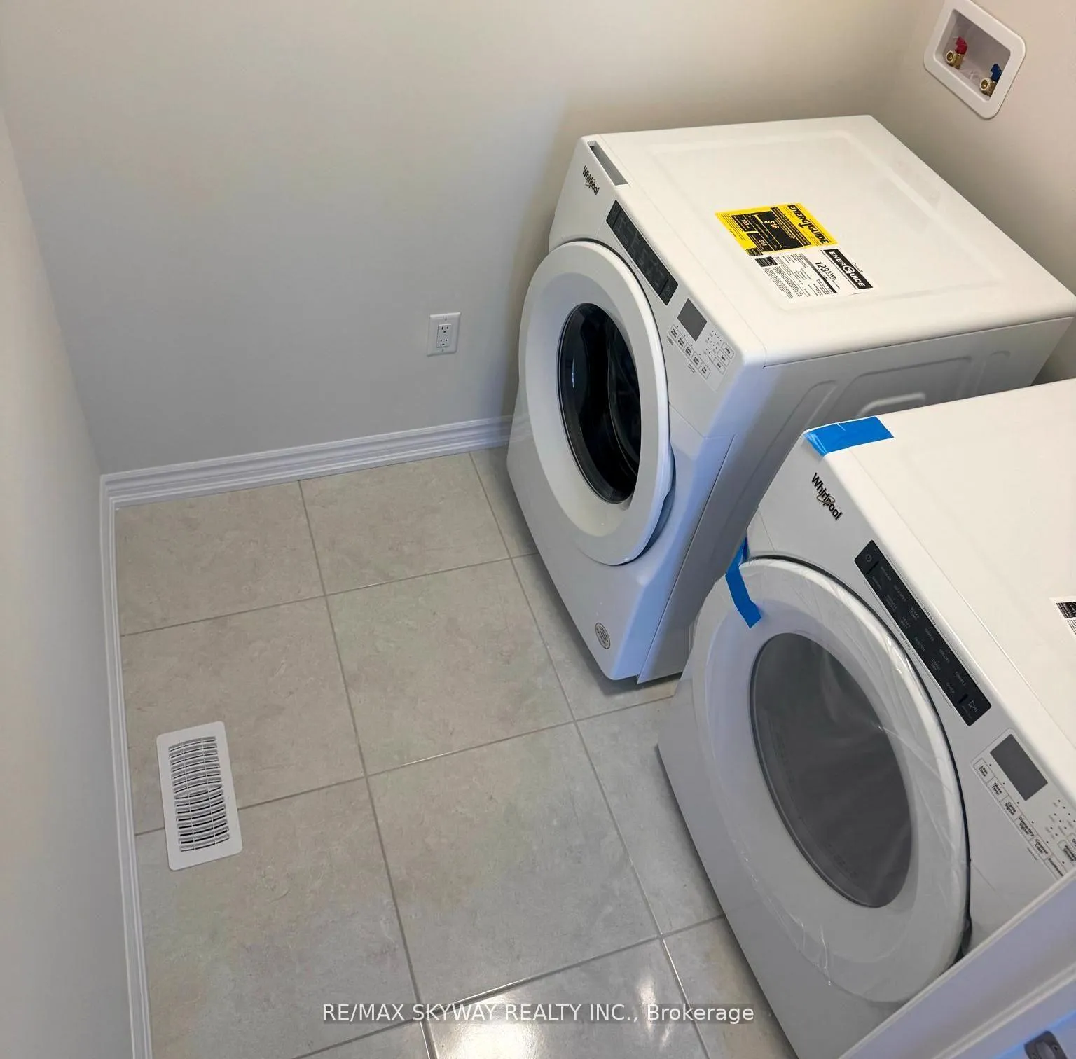 Photo 11 of Unit A, 5 Bannister Road, Barrie, Rural Barrie Southeast — HOMEH