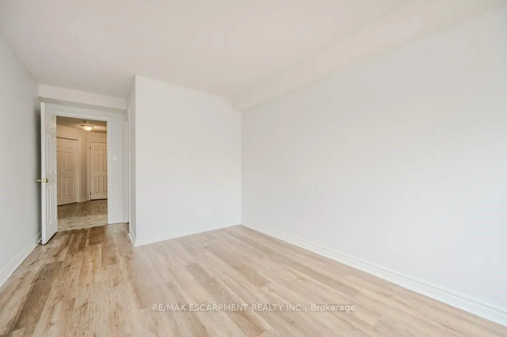 Photo 10 of Unit 302 (B), 67 Caroline Street, Hamilton, Durand — HOMEH
