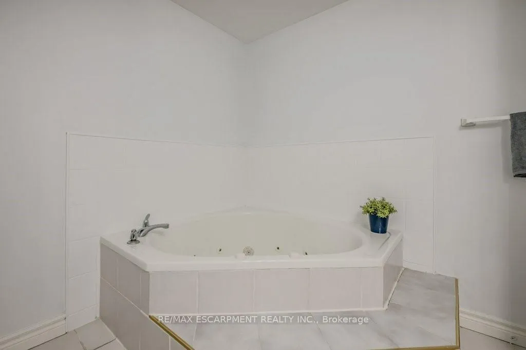Photo 41 of Unit 302 (B), 67 Caroline Street, Hamilton, Durand — HOMEH