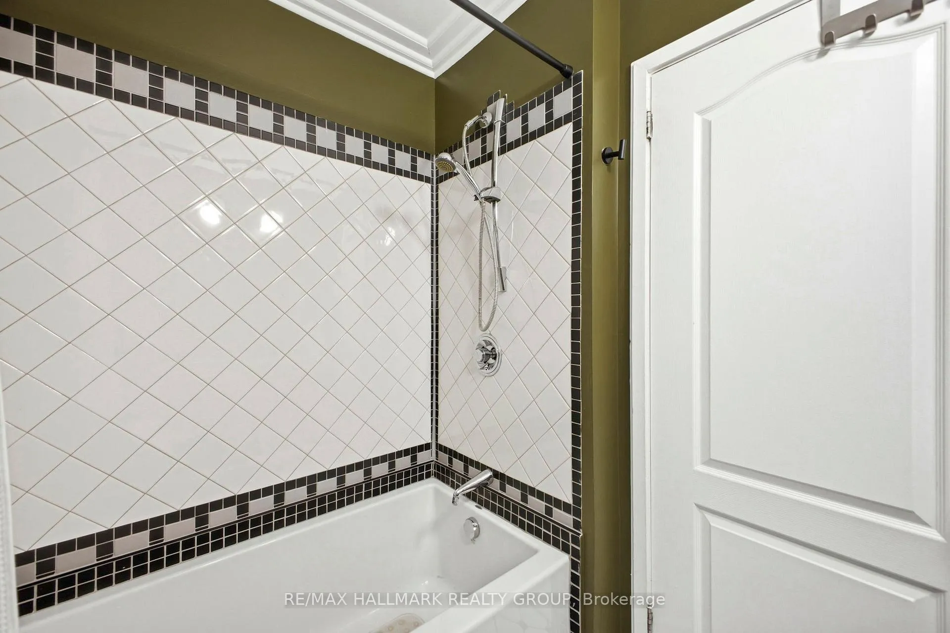 Photo 21 of 340 Cunningham Avenue, Ottawa, Alta Vista/Faircrest Heights — HOMEH