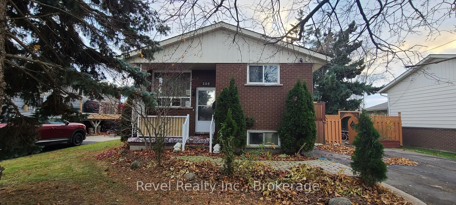 Front of 555 19th Street E