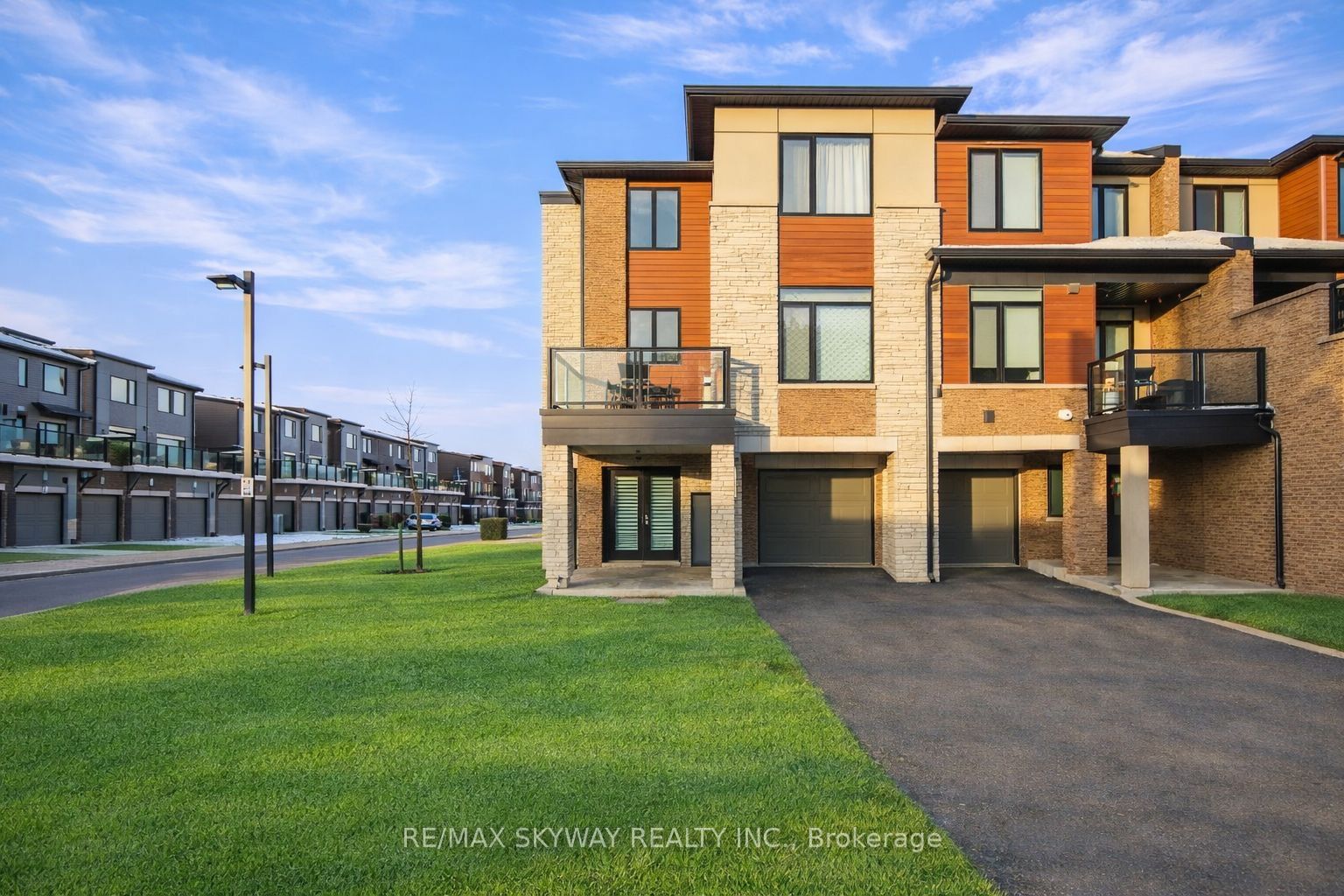 Front of Unit 130, 590 North Service Road