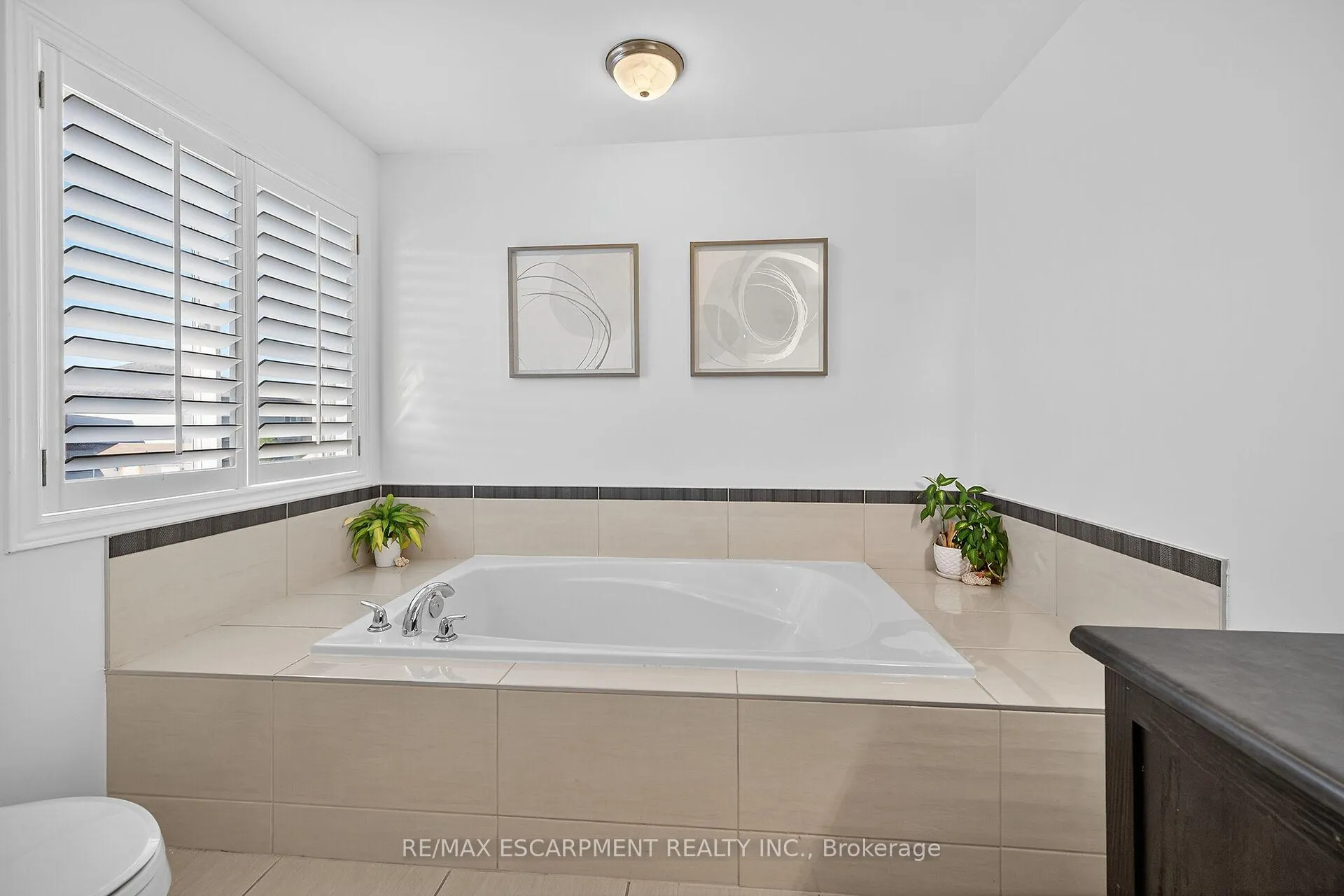 Photo 26 of 8 Chartwell Circle, Hamilton, Jerome — HOMEH