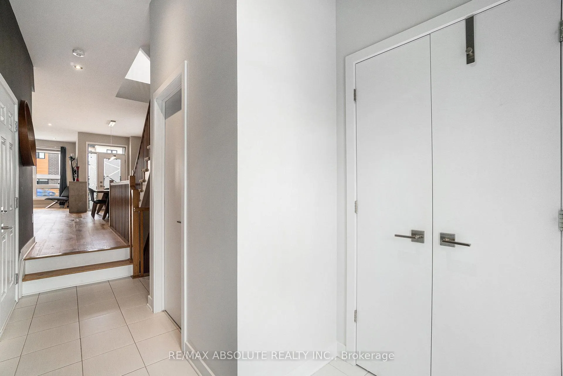 Photo 3 of 560 Triangle Street, Ottawa, Kanata - Emerald Meadows/Trailwest — HOMEH