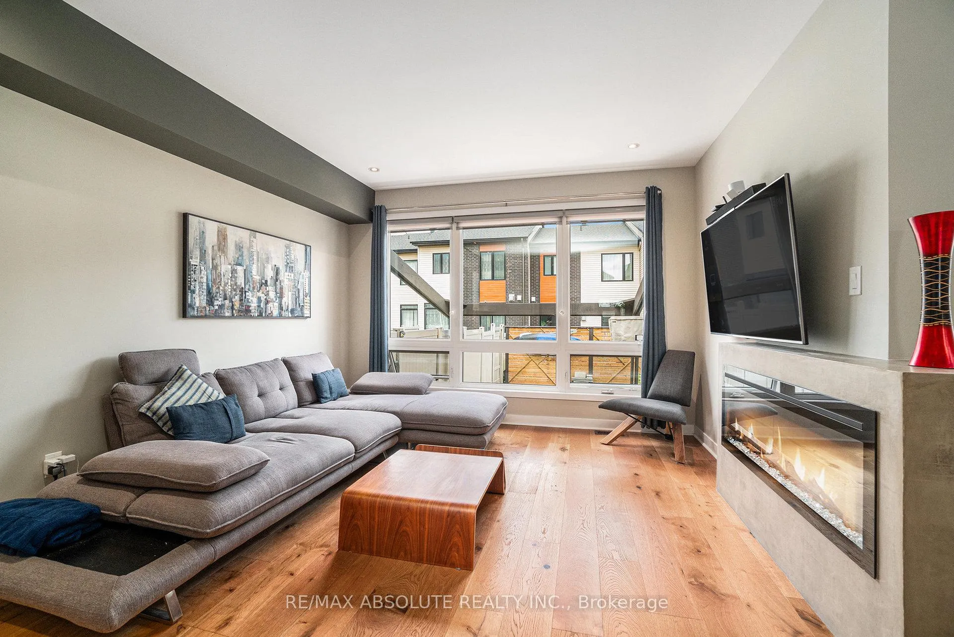 Photo 12 of 560 Triangle Street, Ottawa, Kanata - Emerald Meadows/Trailwest — HOMEH