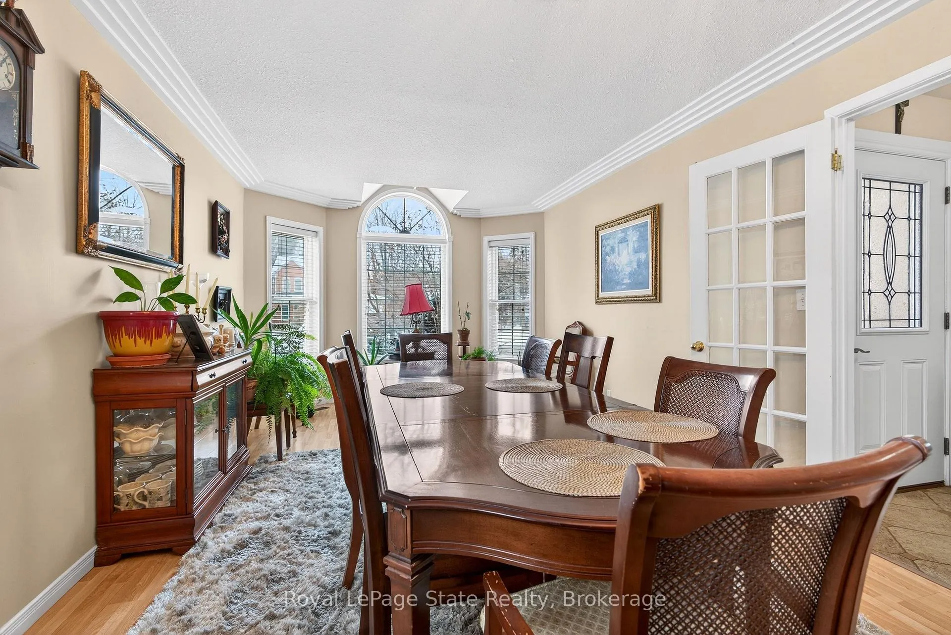Photo 8 of 2 Evergreen Court, Brantford — HOMEH