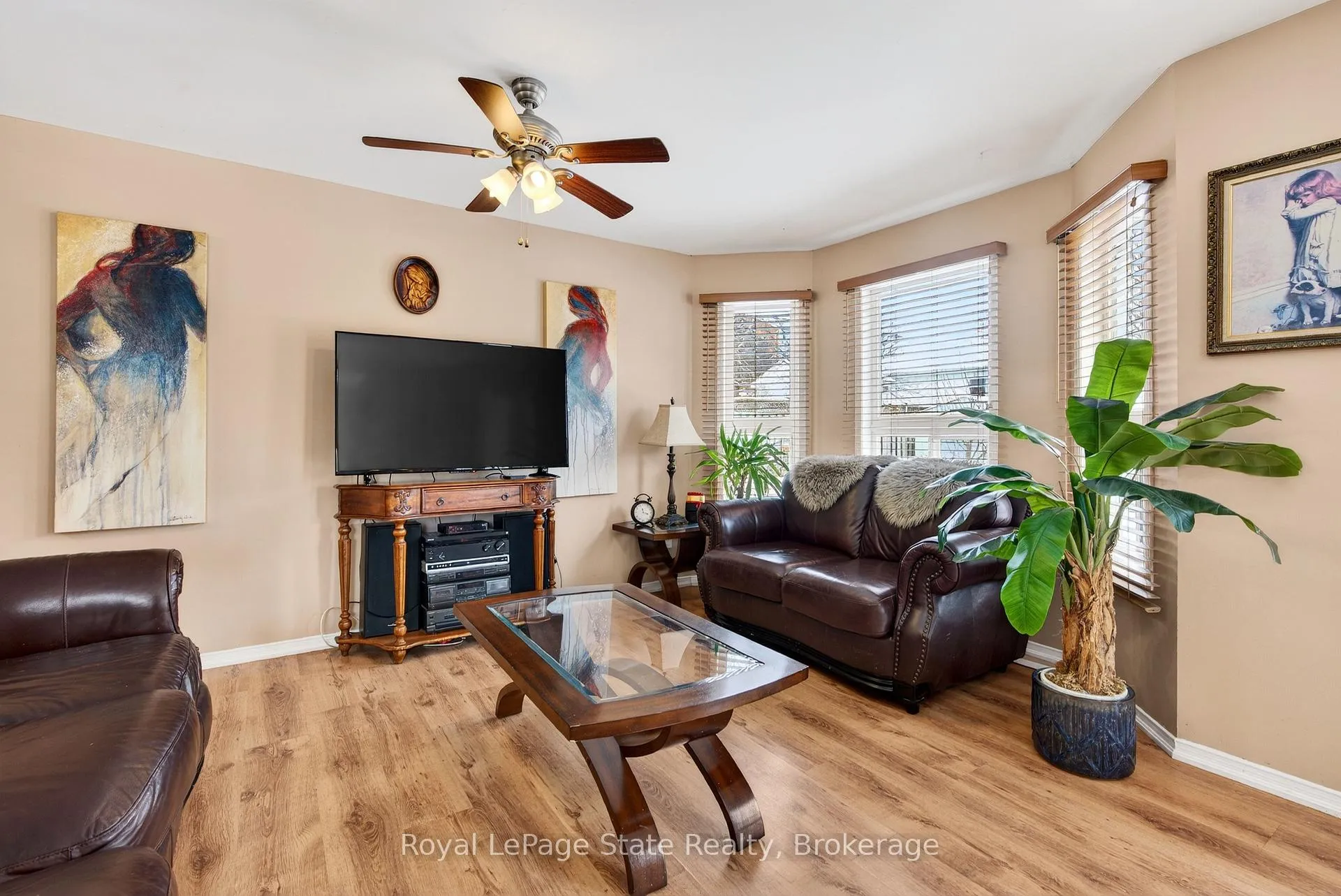 Photo 9 of 2 Evergreen Court, Brantford — HOMEH