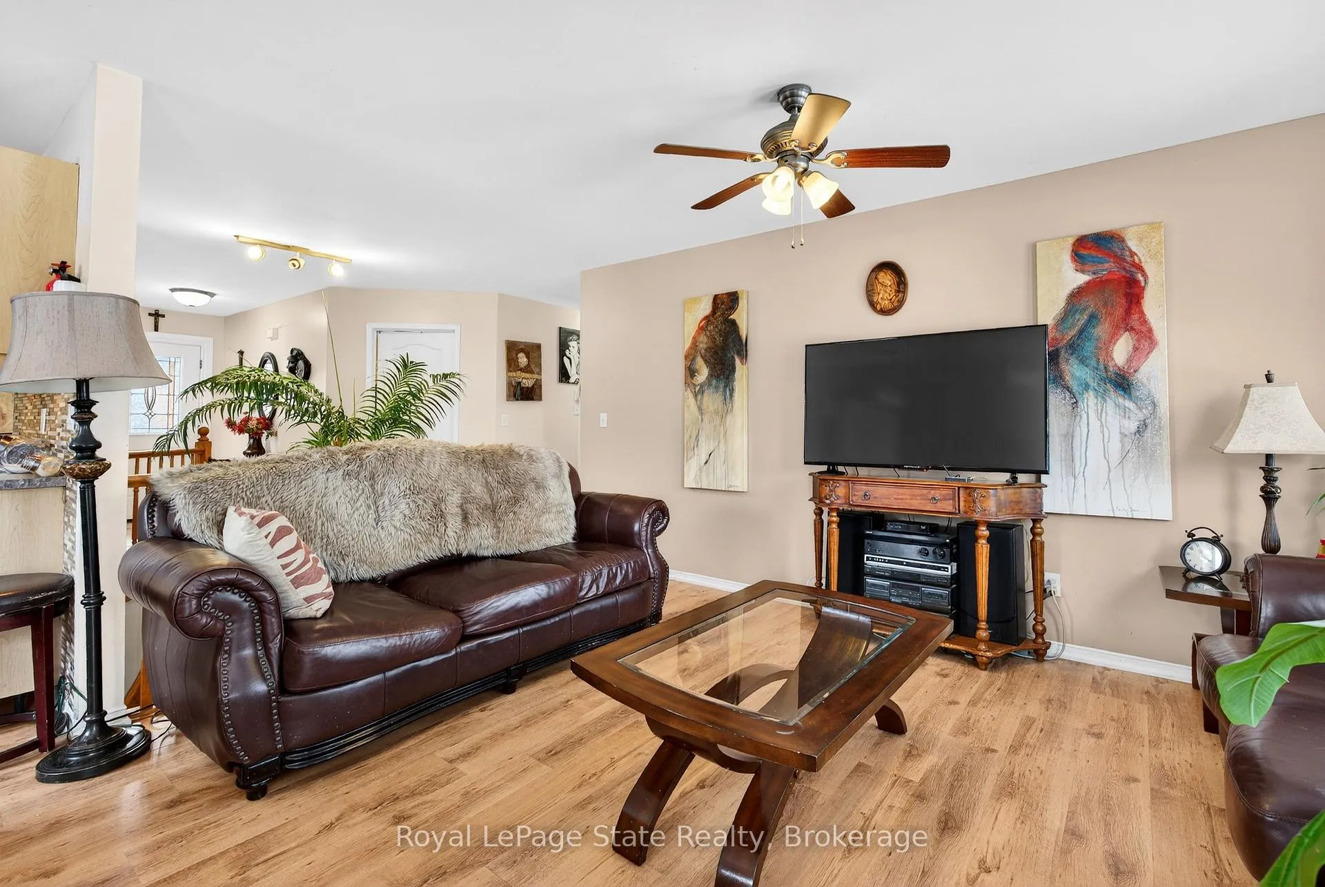 Photo 10 of 2 Evergreen Court, Brantford — HOMEH
