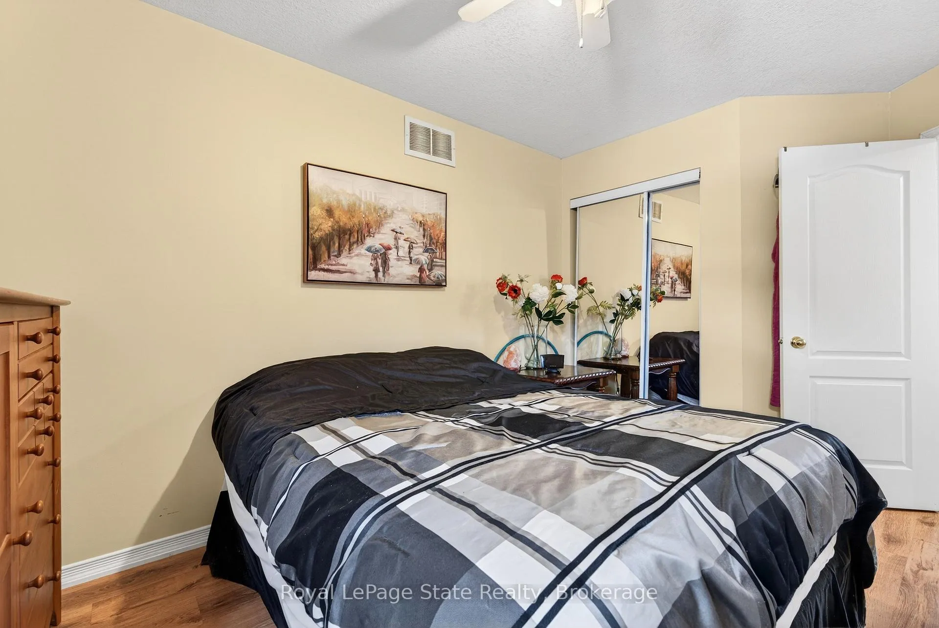 Photo 26 of 2 Evergreen Court, Brantford — HOMEH