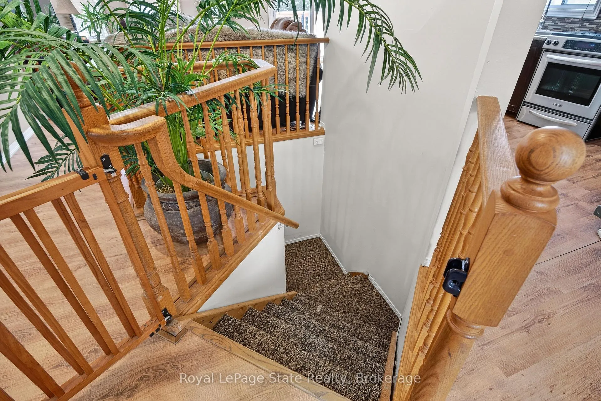 Photo 27 of 2 Evergreen Court, Brantford — HOMEH