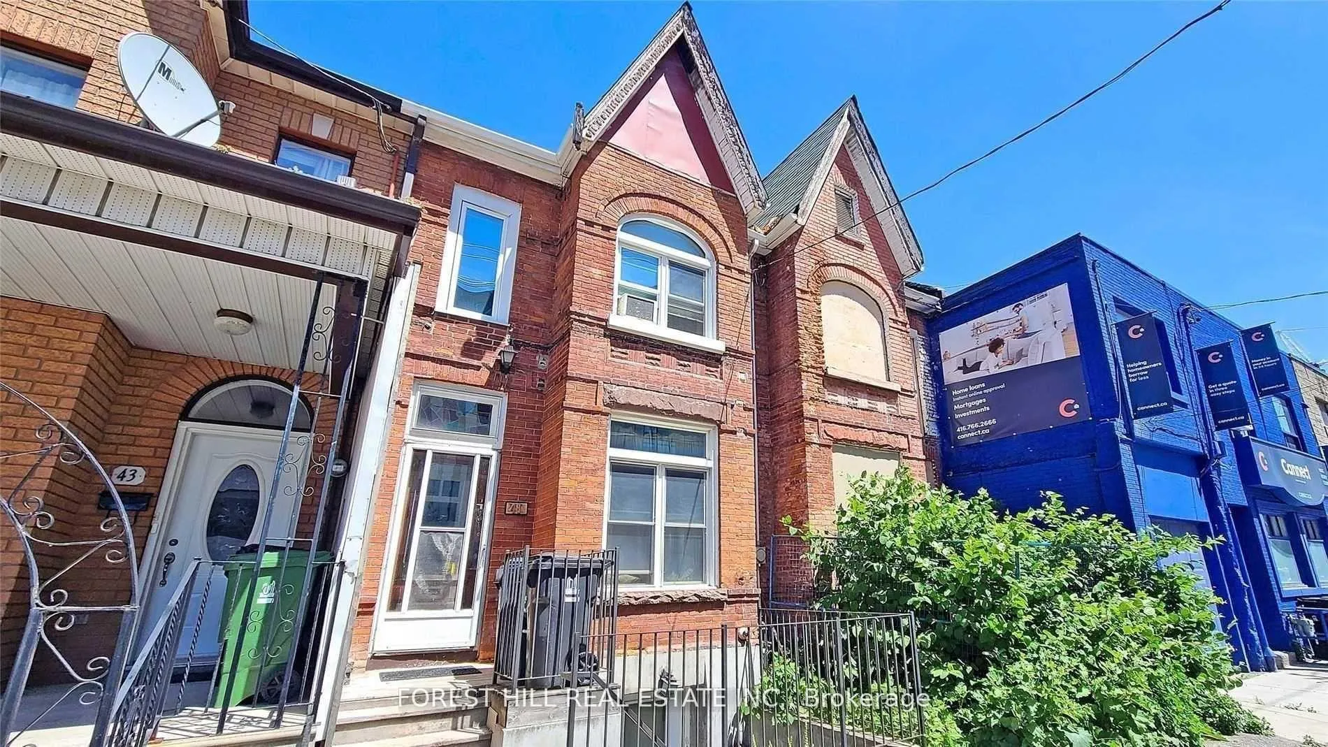 Front of Unit Lower, 41 Gladstone Avenue