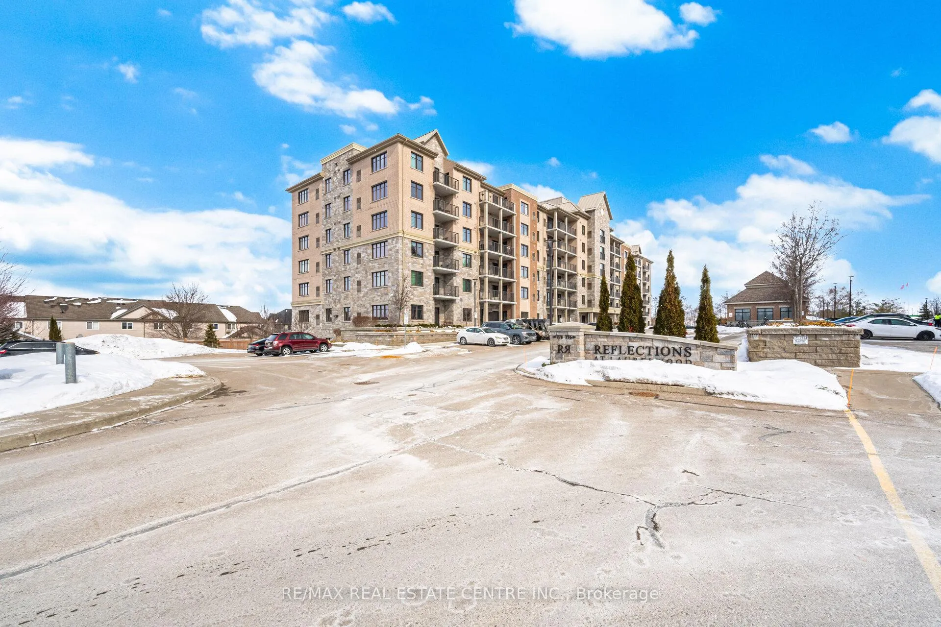 Front of Unit 114, 778 Laurelwood Drive S
