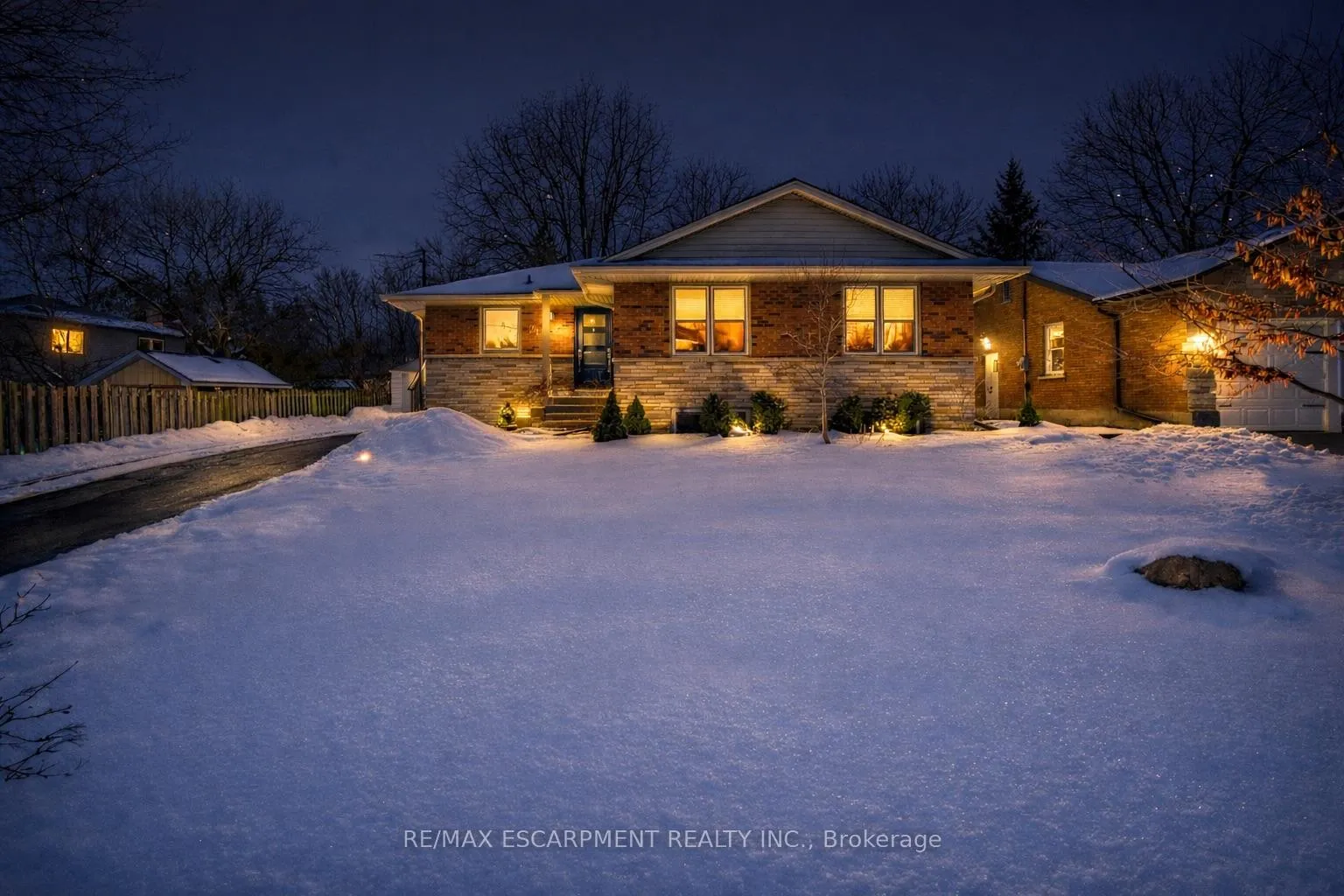 Photo 1 of 21 Victoria Street, Hamilton, Waterdown — HOMEH