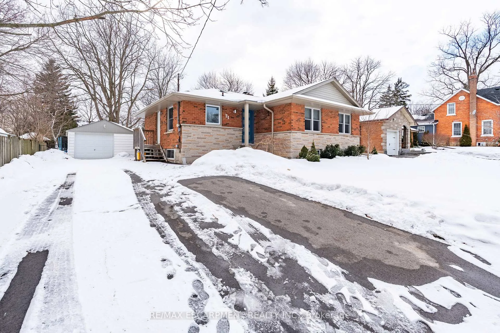 Photo 2 of 21 Victoria Street, Hamilton, Waterdown — HOMEH