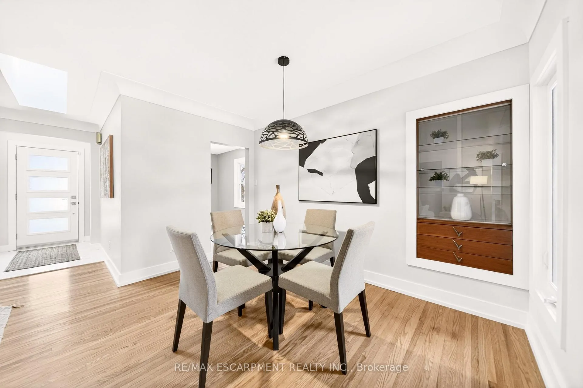 Photo 12 of 21 Victoria Street, Hamilton, Waterdown — HOMEH