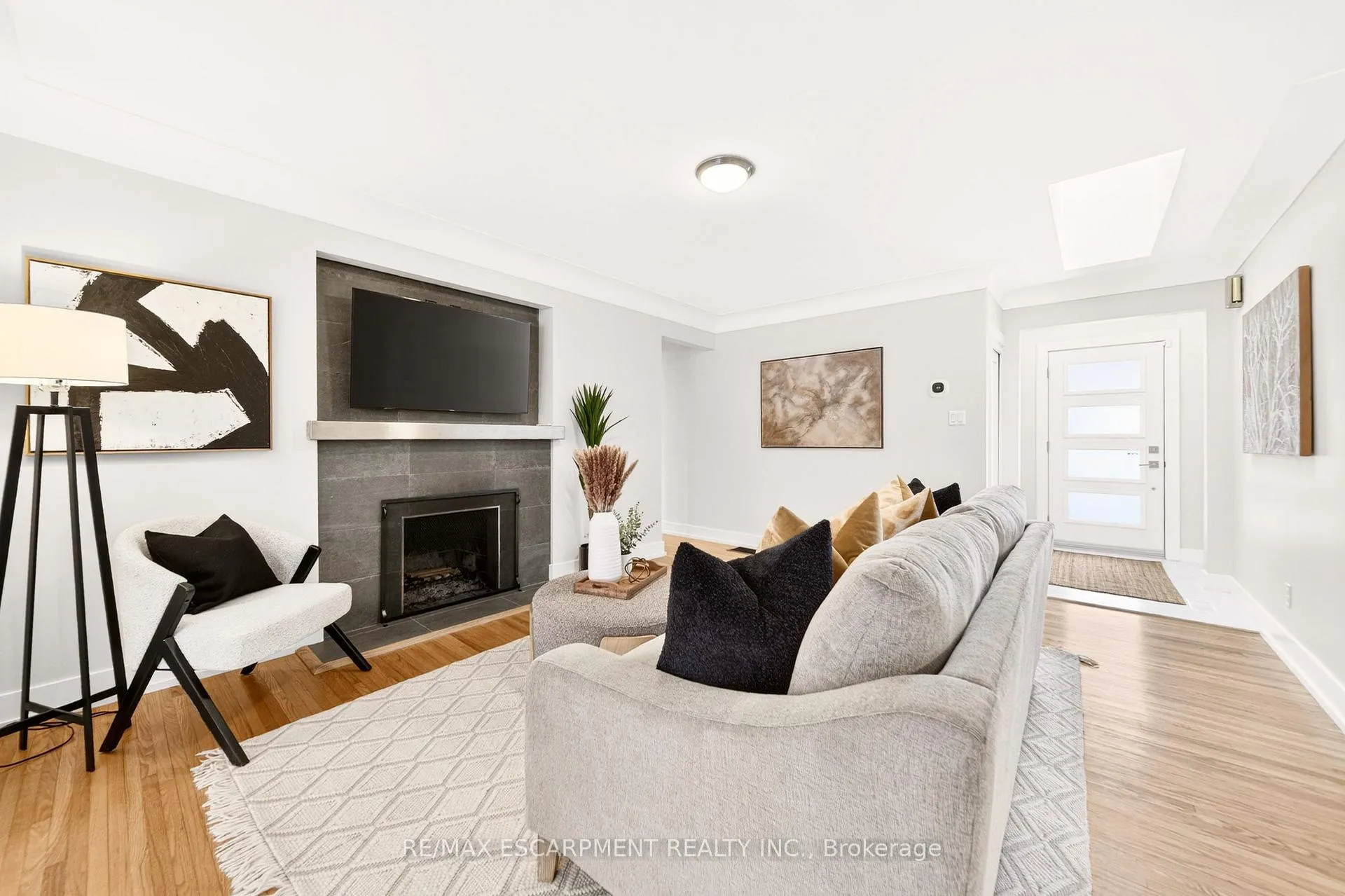 Photo 13 of 21 Victoria Street, Hamilton, Waterdown — HOMEH
