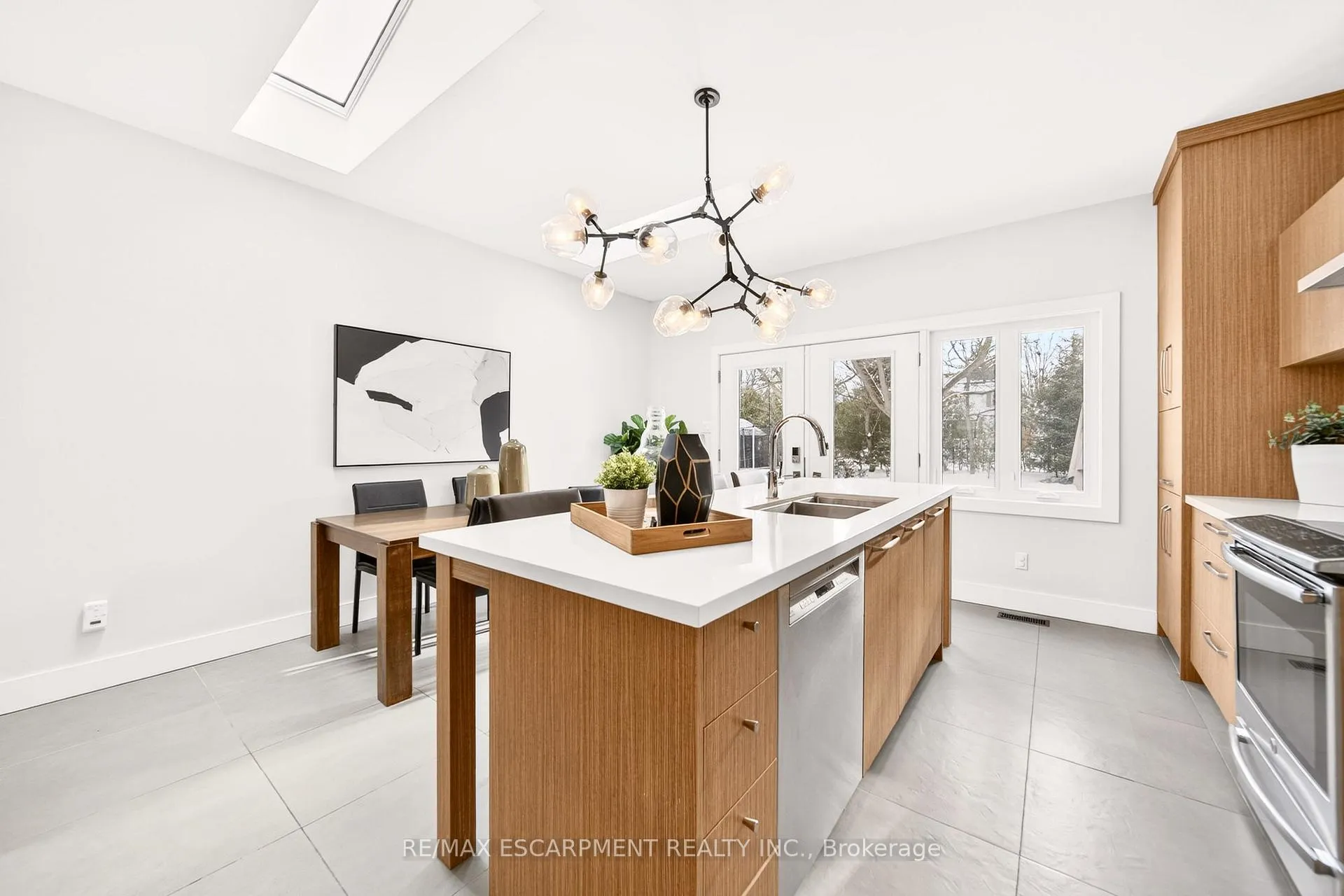 Photo 18 of 21 Victoria Street, Hamilton, Waterdown — HOMEH