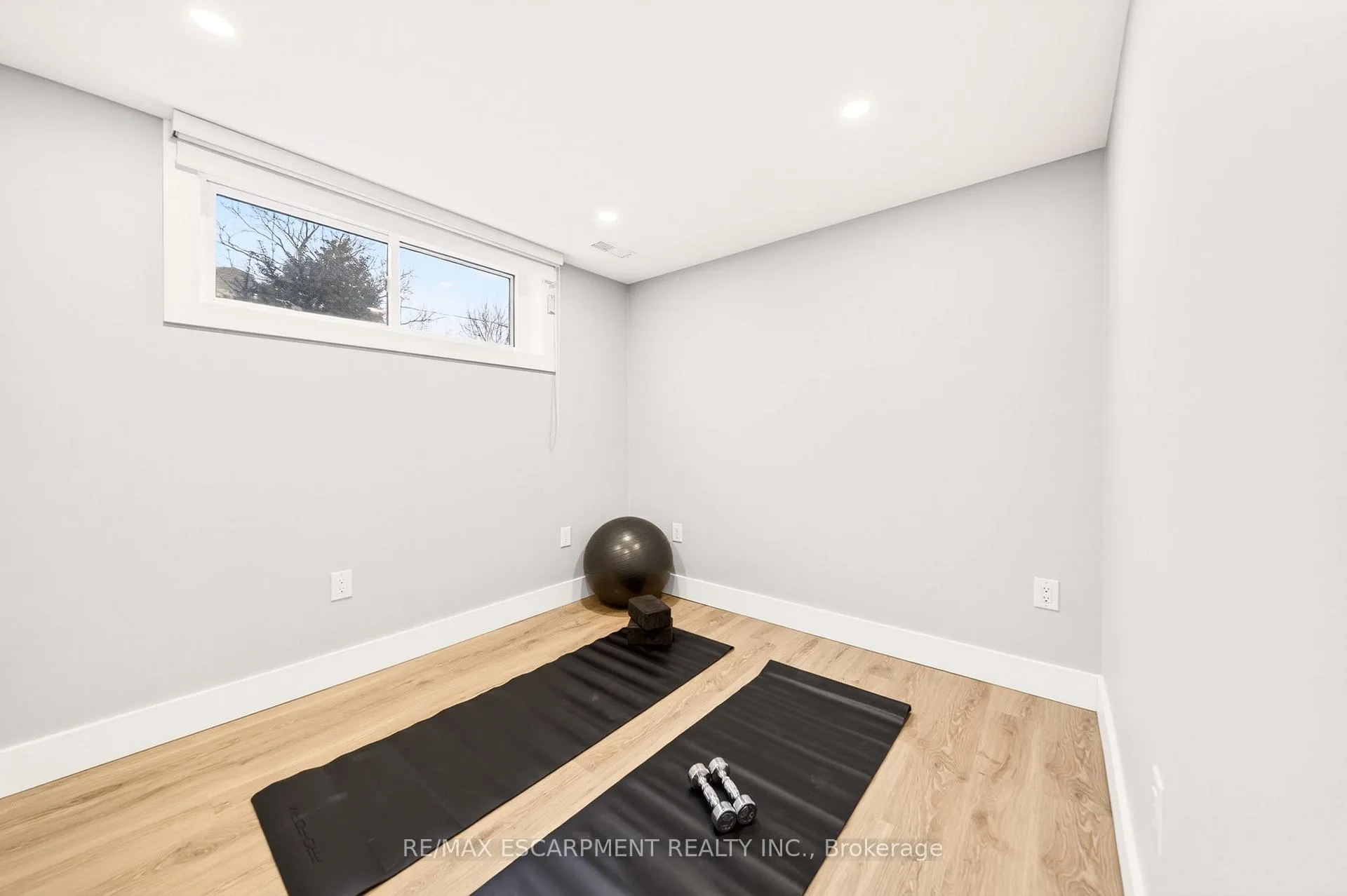 Photo 42 of 21 Victoria Street, Hamilton, Waterdown — HOMEH