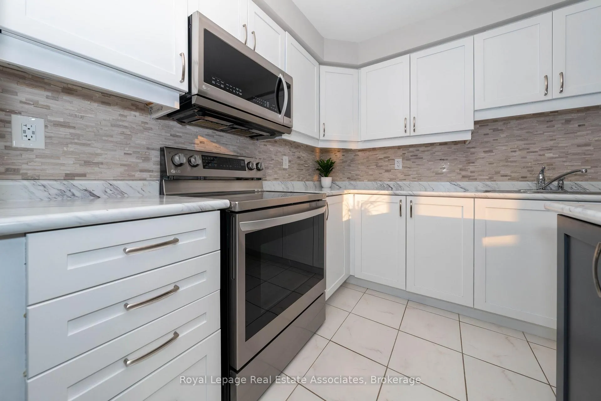 Photo 3 of 111 Gore Court, Milton, Ford — HOMEH