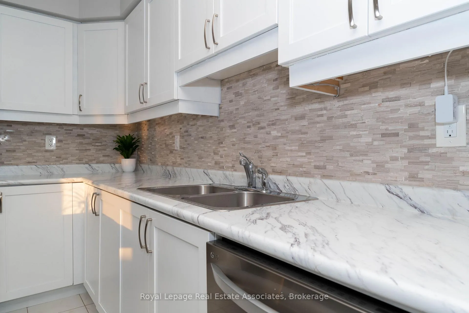 Photo 4 of 111 Gore Court, Milton, Ford — HOMEH