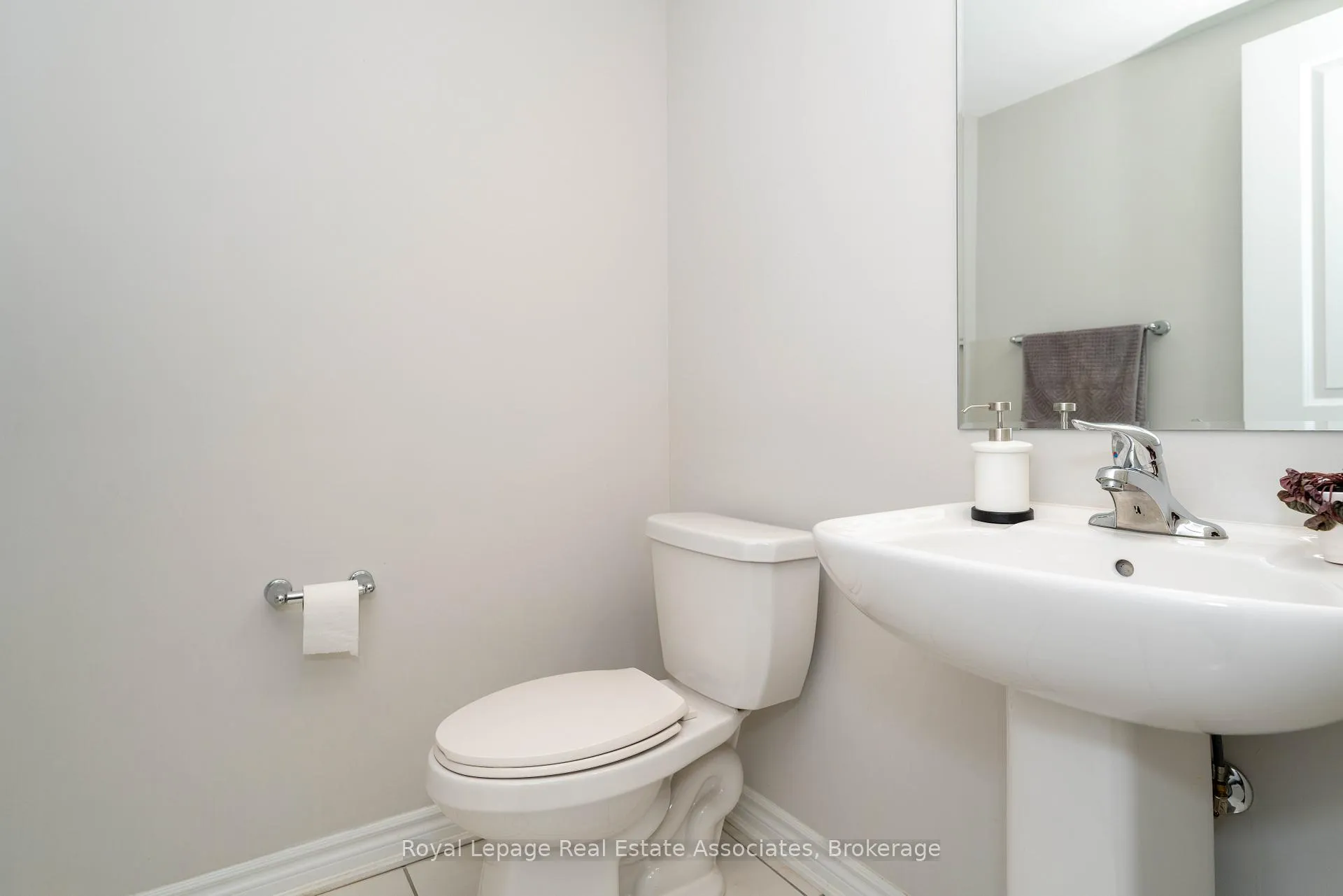 Photo 7 of 111 Gore Court, Milton, Ford — HOMEH
