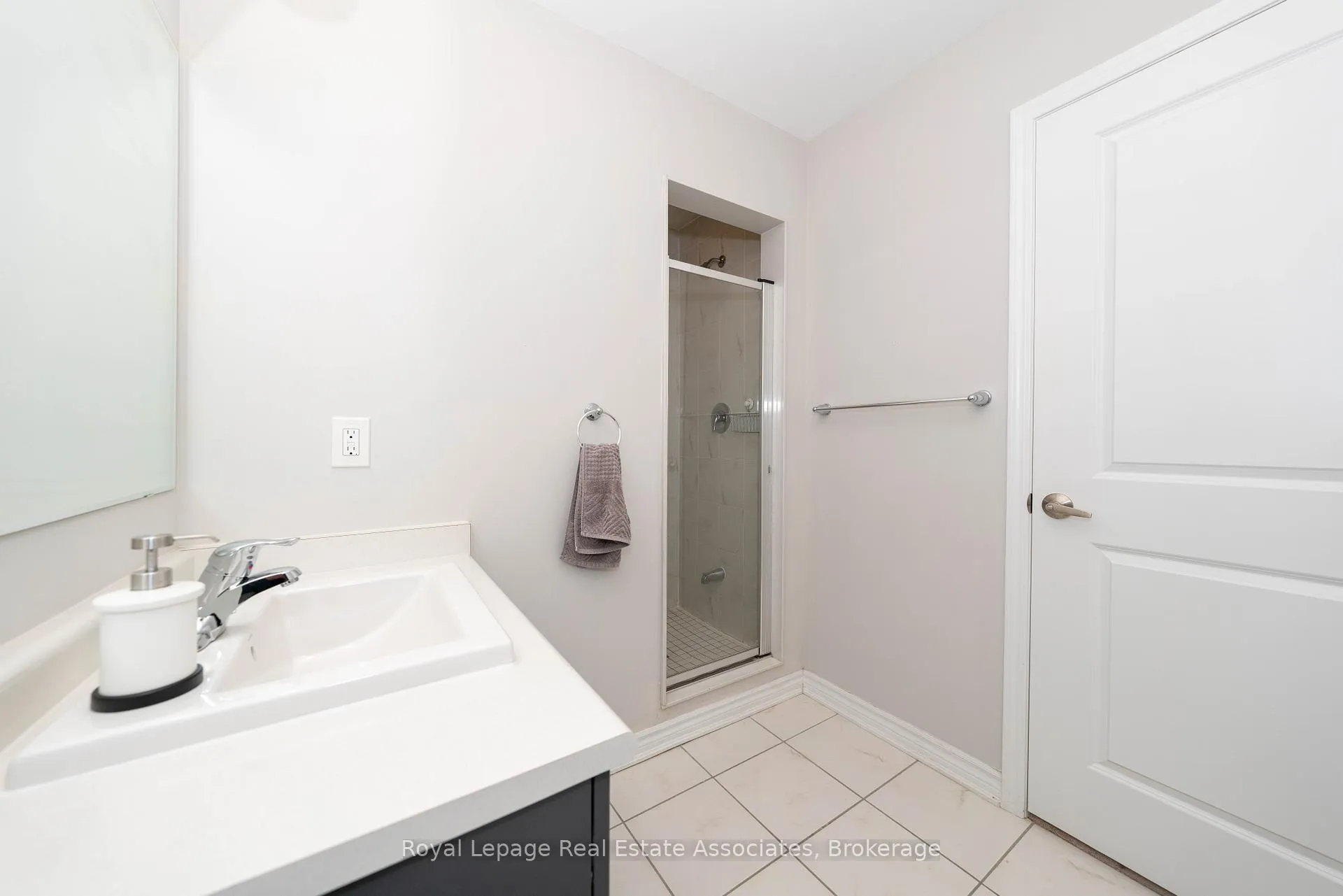 Photo 11 of 111 Gore Court, Milton, Ford — HOMEH