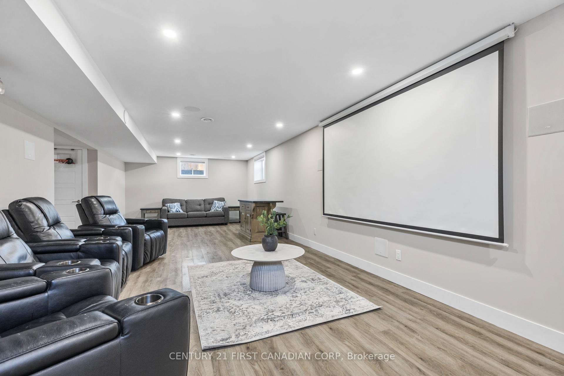Photo 32 of 134 Spencer Avenue, Lucan Biddulph, Lucan — HOMEH