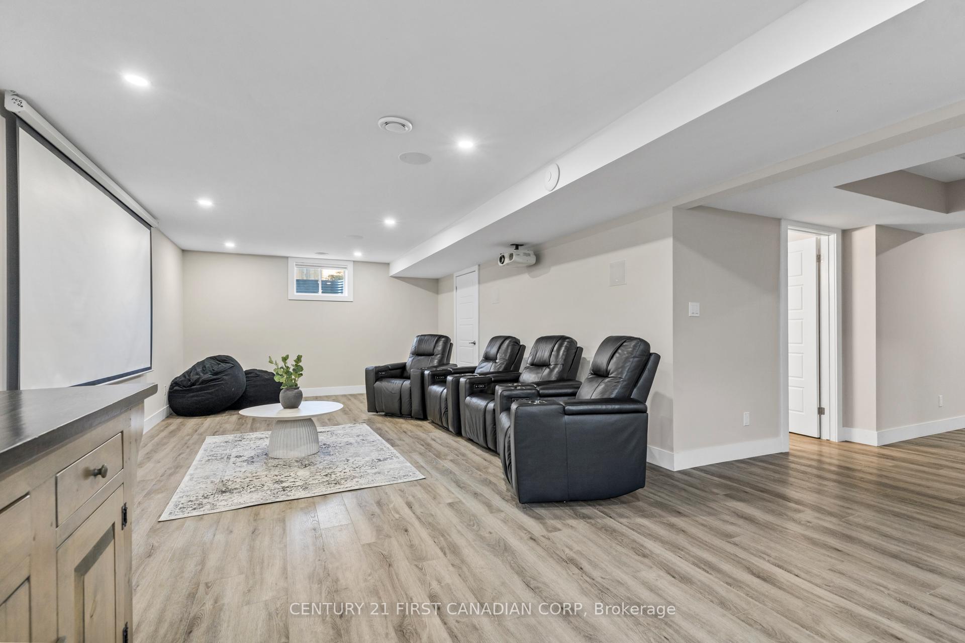 Photo 33 of 134 Spencer Avenue, Lucan Biddulph, Lucan — HOMEH