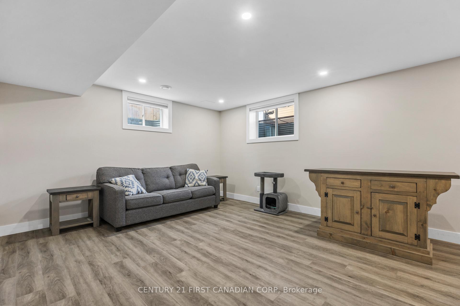 Photo 34 of 134 Spencer Avenue, Lucan Biddulph, Lucan — HOMEH