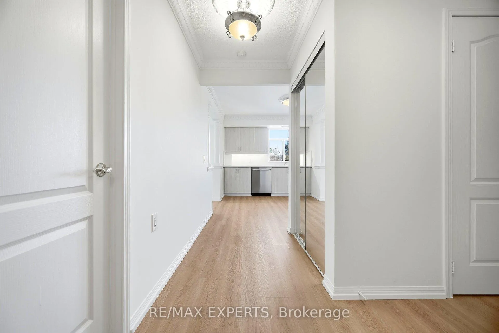 Photo 11 of Unit 313, 2504 Rutherford Road, Vaughan, Maple — HOMEH