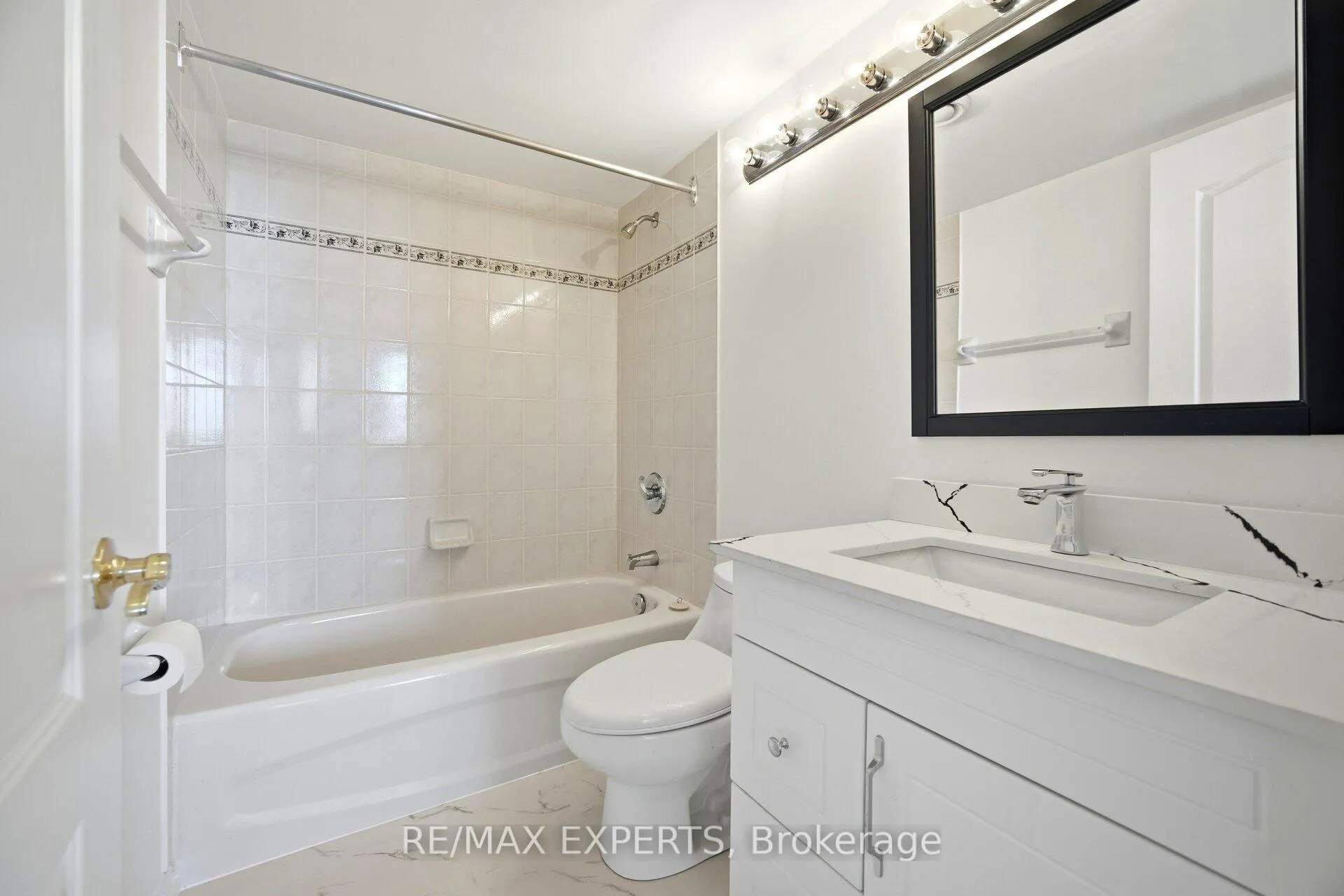 Photo 24 of Unit 313, 2504 Rutherford Road, Vaughan, Maple — HOMEH