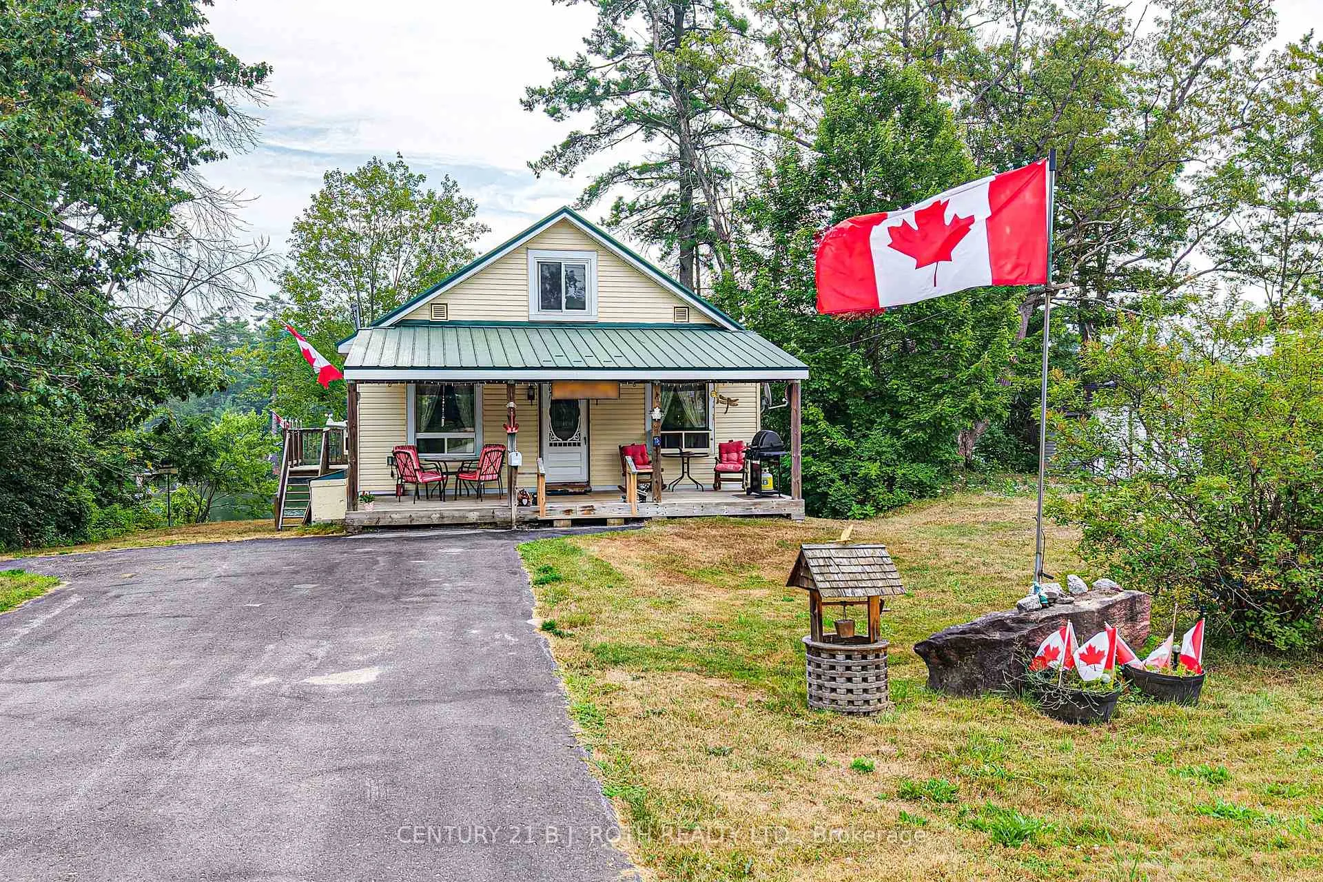 Front of 3297 Muskoka Street