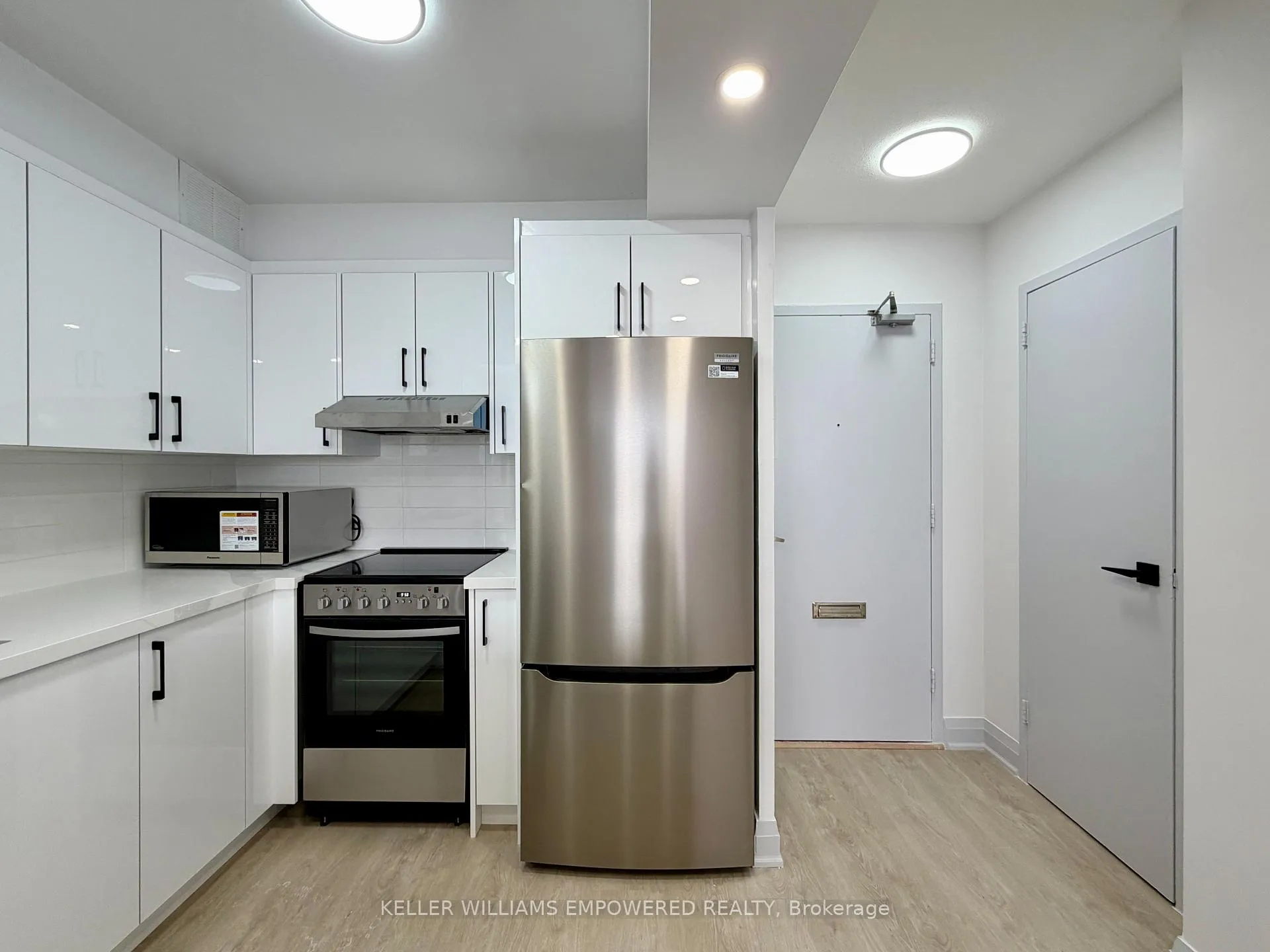 Photo 1 of Unit 710, 225 Davisville Avenue, Toronto, Mount Pleasant West — HOMEH