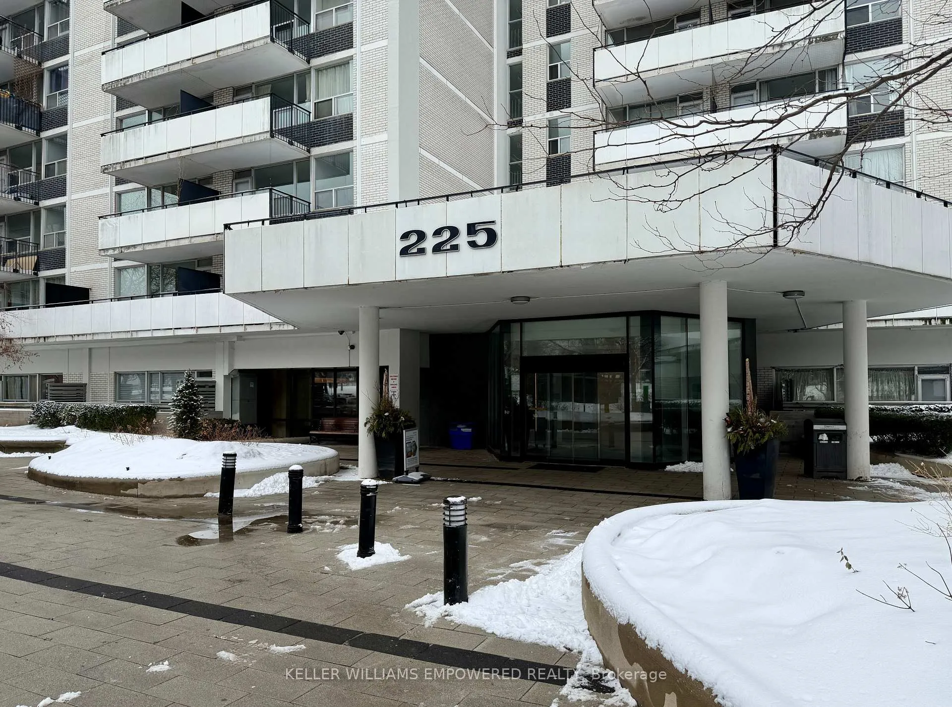 Photo 2 of Unit 710, 225 Davisville Avenue, Toronto, Mount Pleasant West — HOMEH