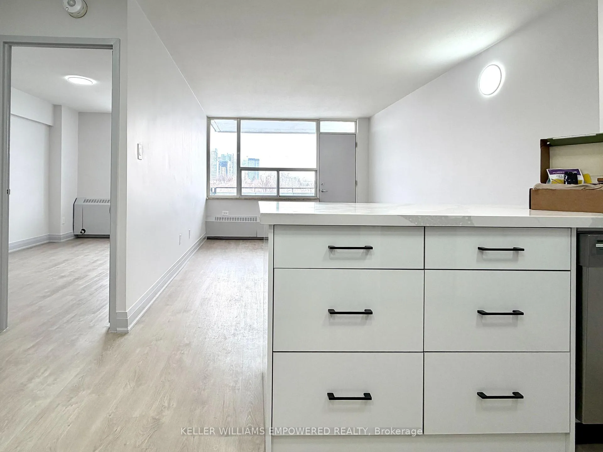 Photo 3 of Unit 710, 225 Davisville Avenue, Toronto, Mount Pleasant West — HOMEH
