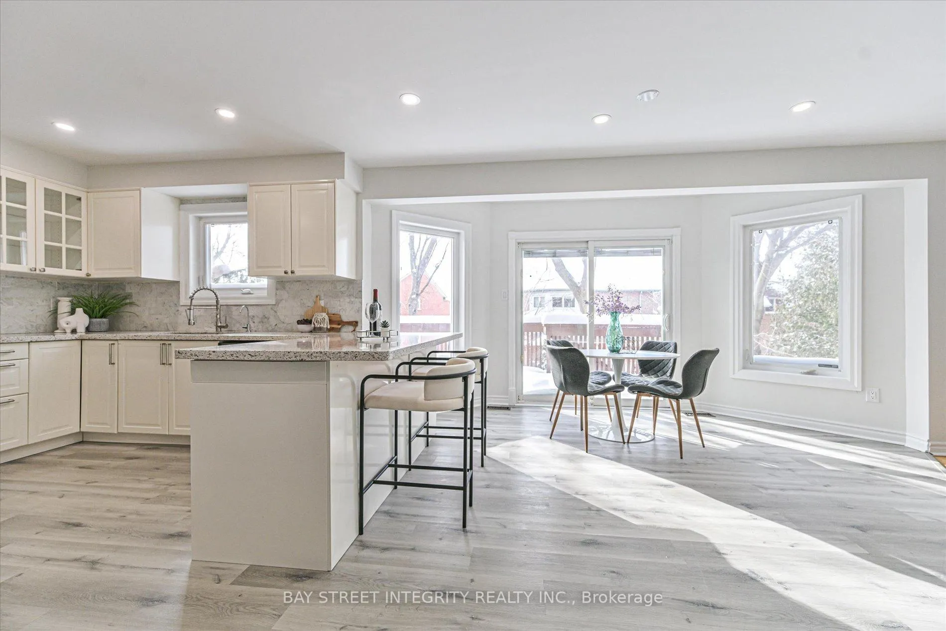 Photo 10 of 28 Carnforth Drive, Markham, Unionville — HOMEH