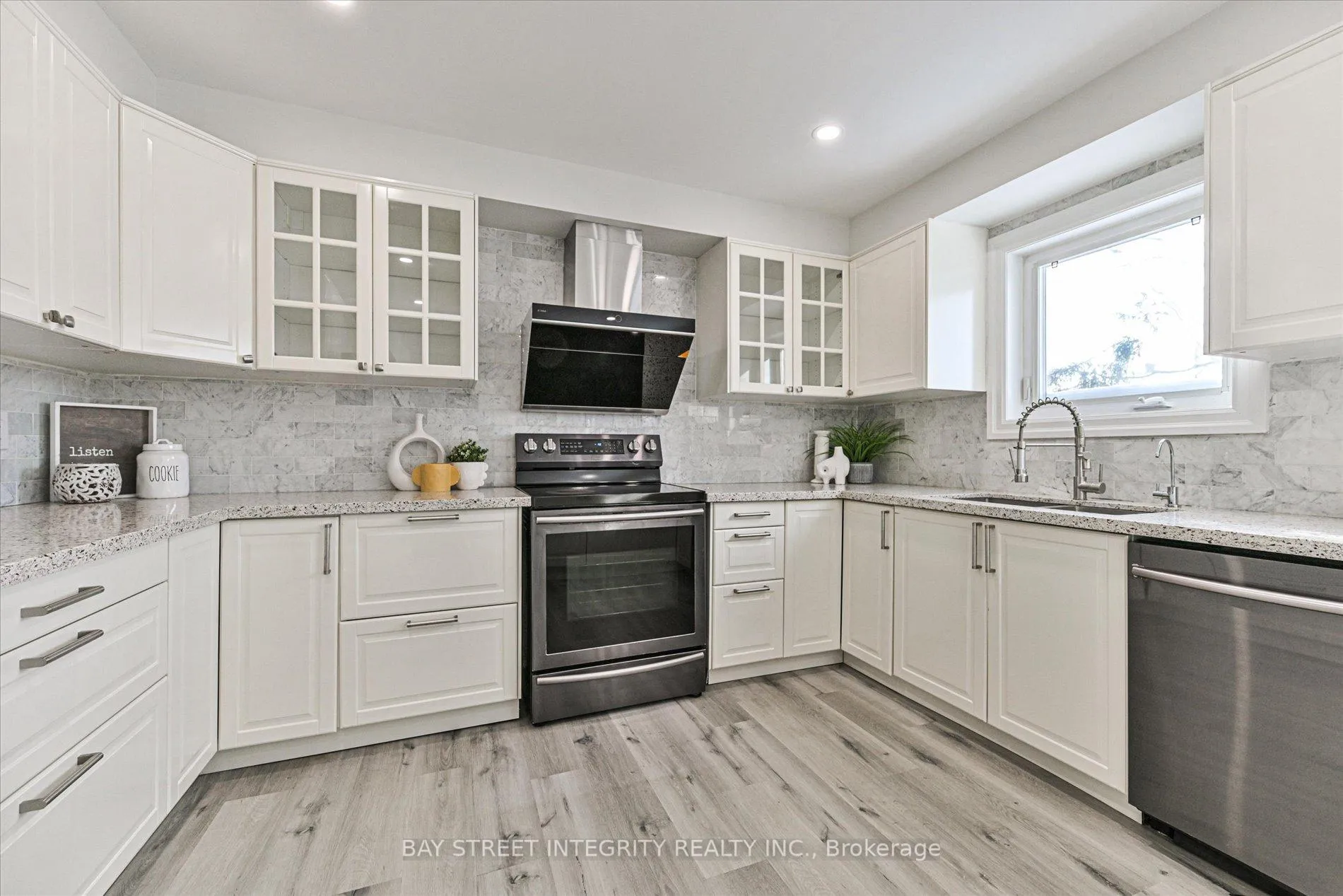 Photo 13 of 28 Carnforth Drive, Markham, Unionville — HOMEH