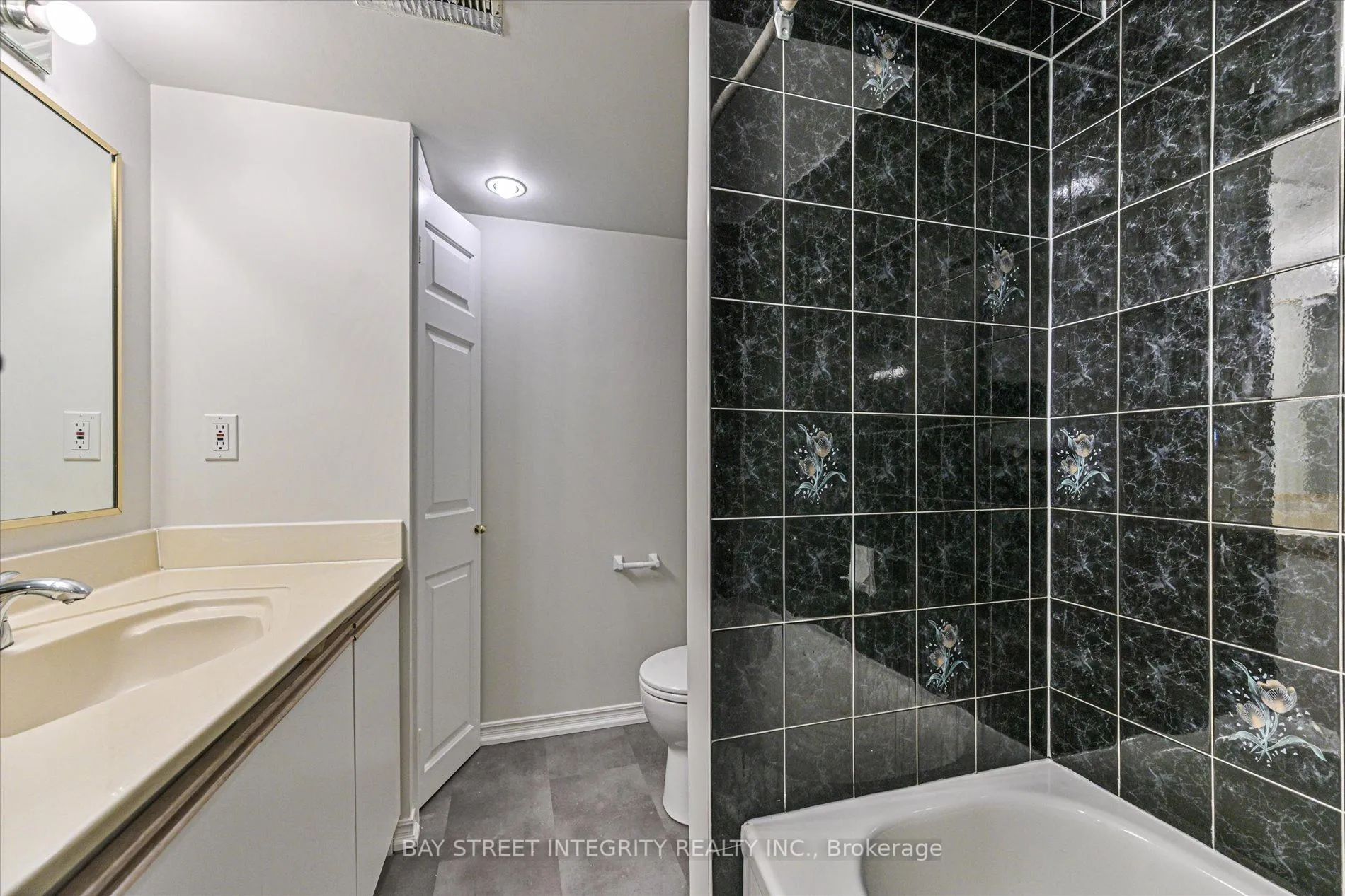 Photo 44 of 28 Carnforth Drive, Markham, Unionville — HOMEH