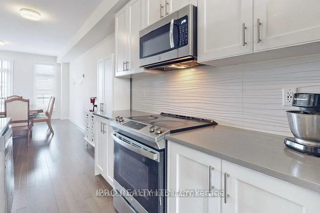 Photo 8 of 2614 Castlegate Crossing, Pickering, Duffin Heights — HOMEH