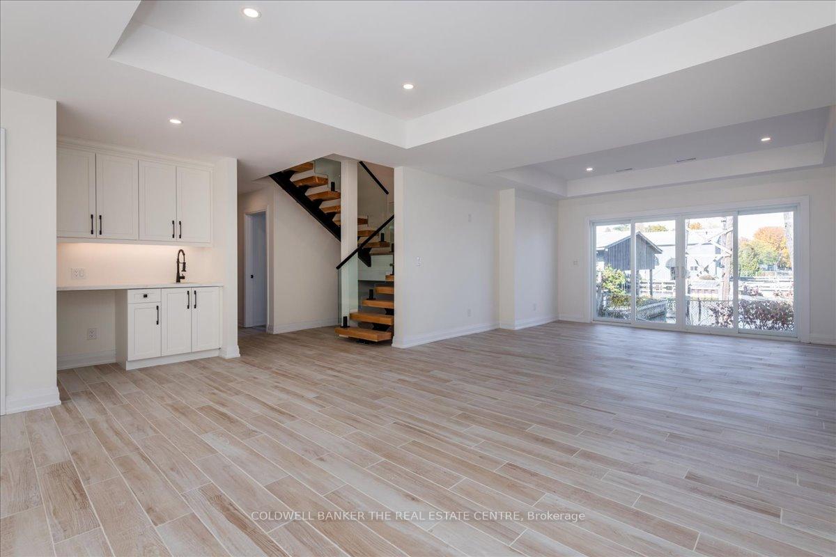 Photo 3 of 1114 Stoney Point Road, Innisfil, Lefroy — HOMEH