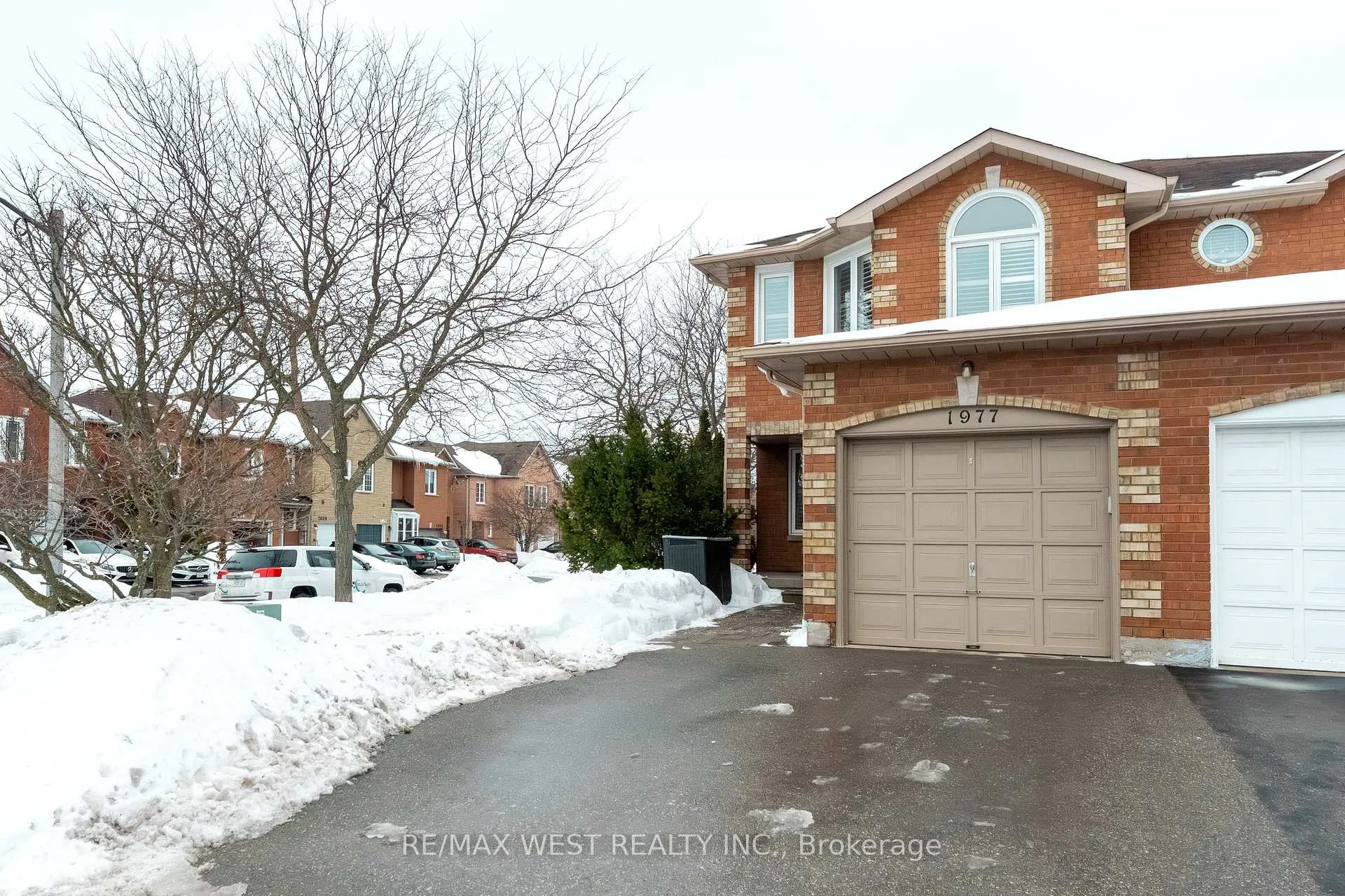 Photo 2 of 1977 Pine Grove Avenue, Pickering, Highbush — HOMEH