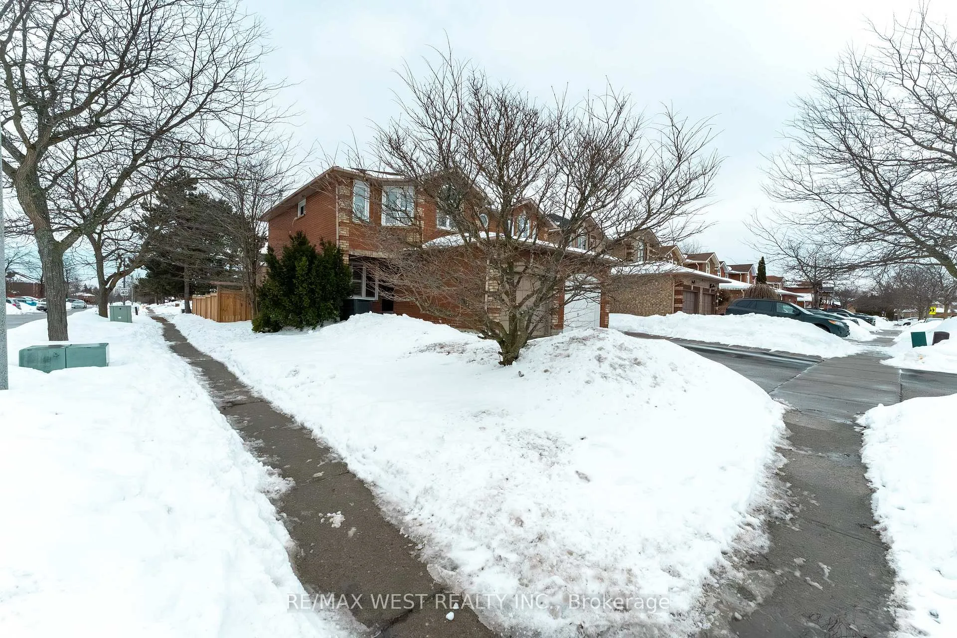 Photo 4 of 1977 Pine Grove Avenue, Pickering, Highbush — HOMEH