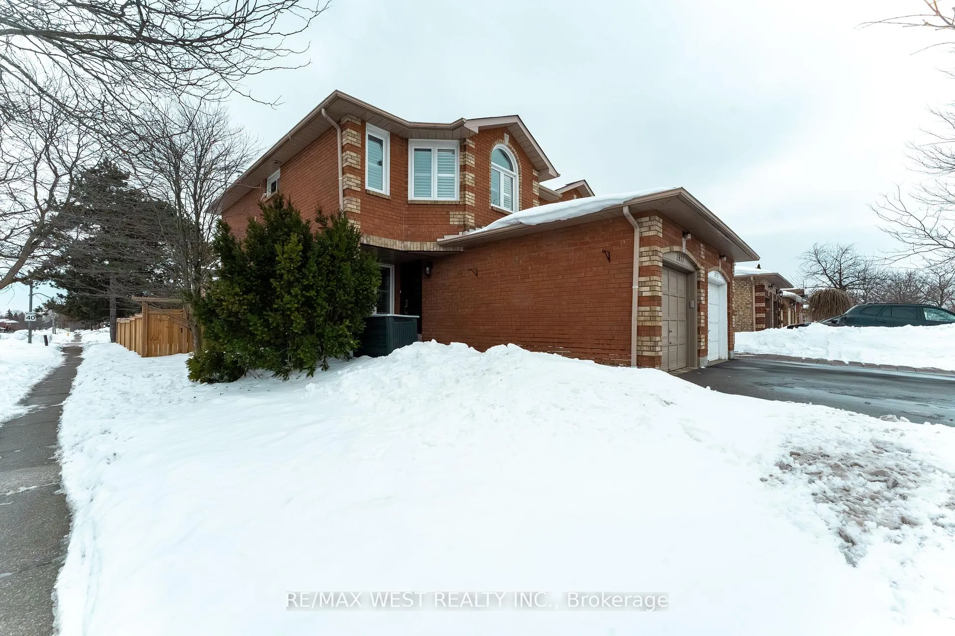 Photo 5 of 1977 Pine Grove Avenue, Pickering, Highbush — HOMEH